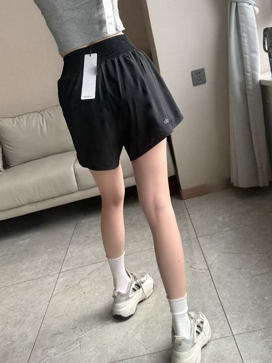 Alo shorts run black