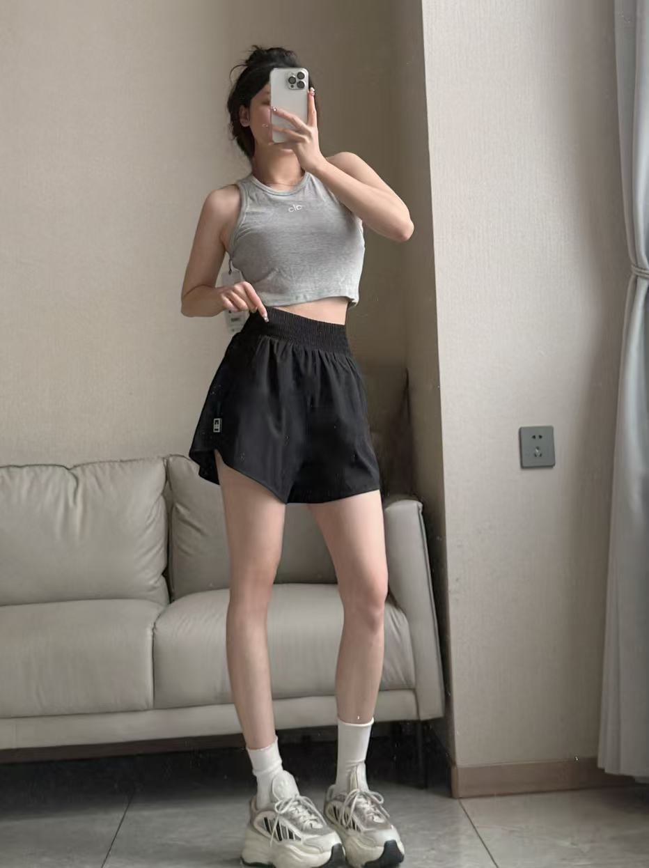 Alo shorts run black