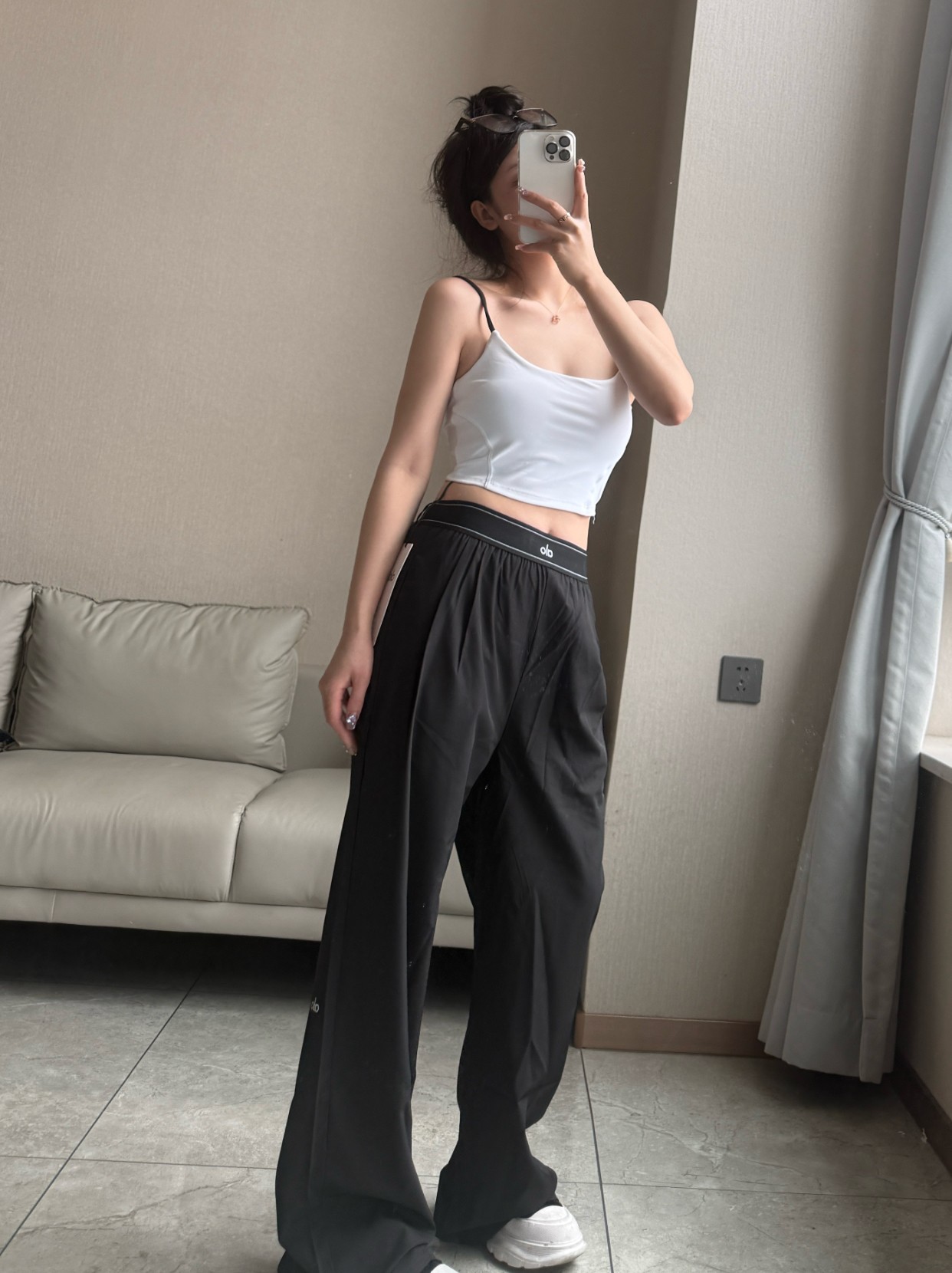 Alo tank studio white yoga