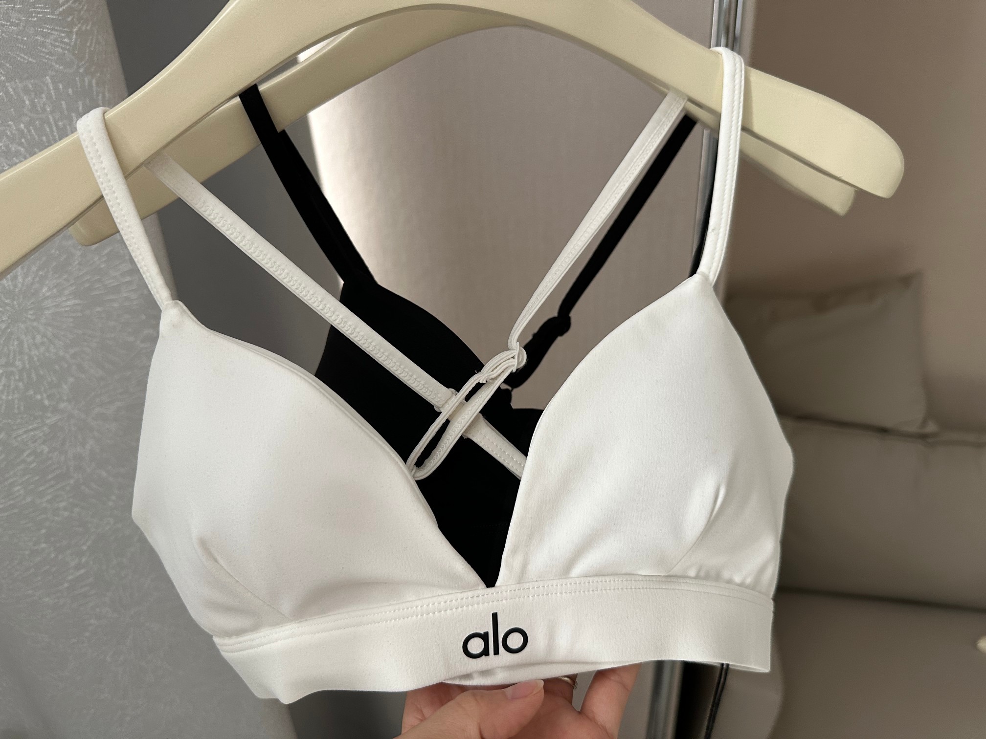 Alo sports bra studio white yoga