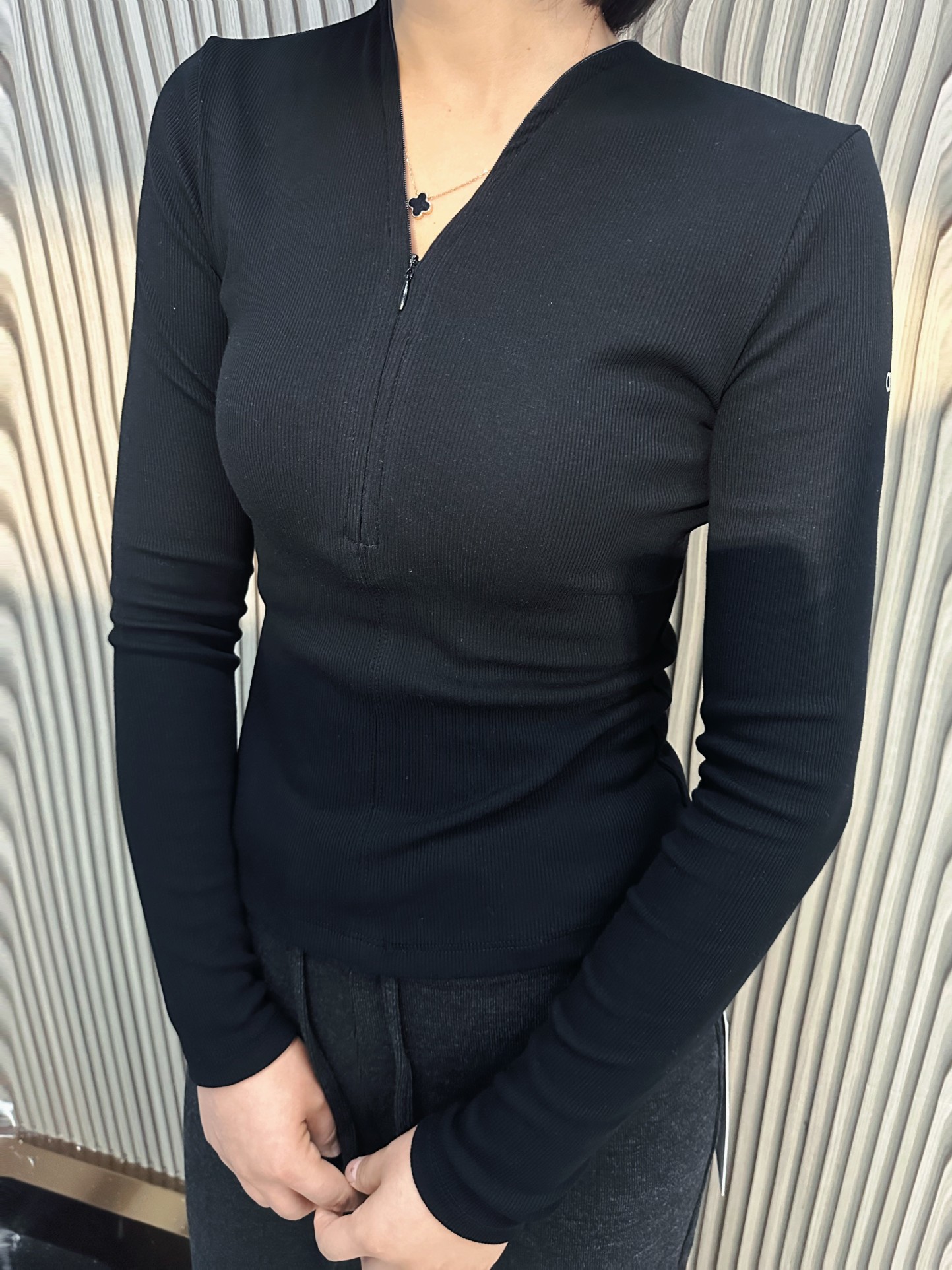 Alo Long sleeve Alo Women s yoga