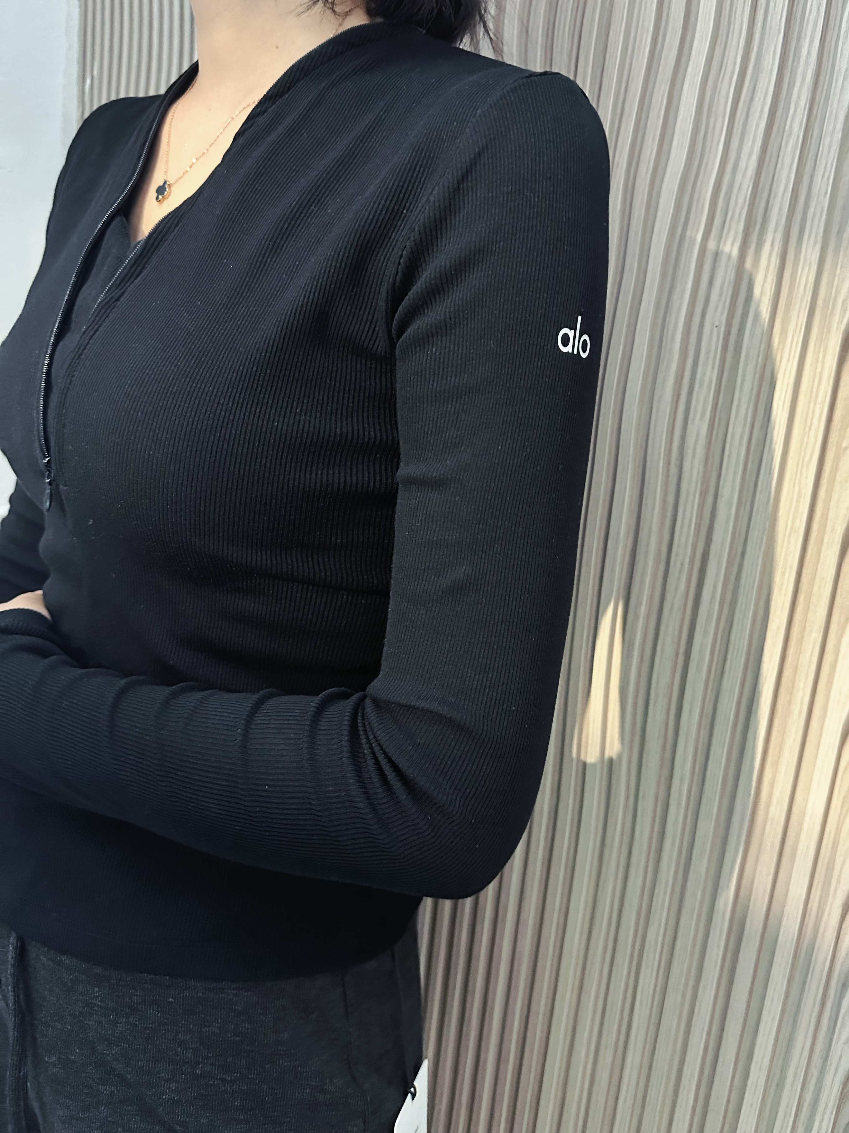 Alo Long sleeve Alo Women s yoga