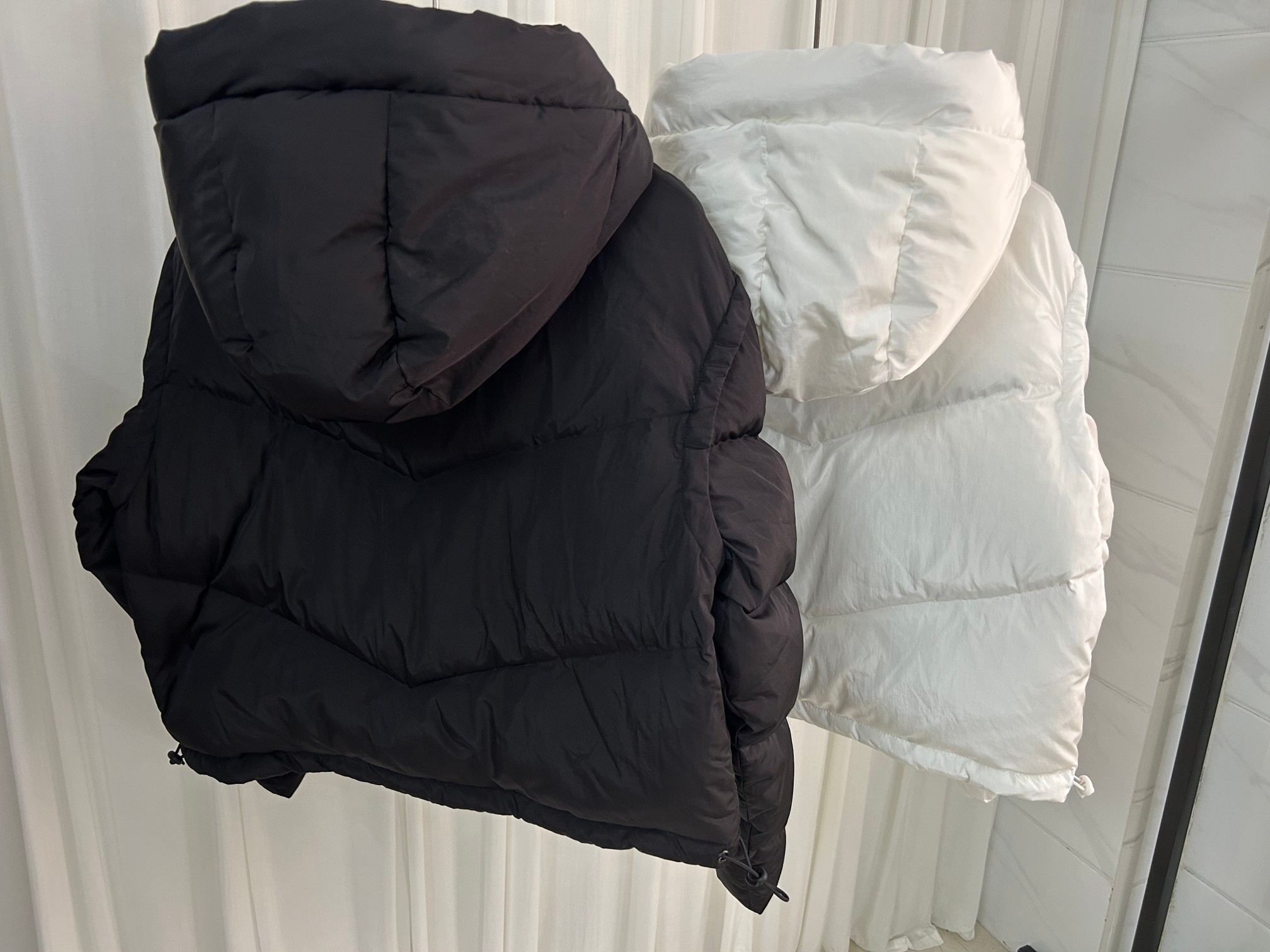 Alo Jacket Black and white hanging pictures yoga