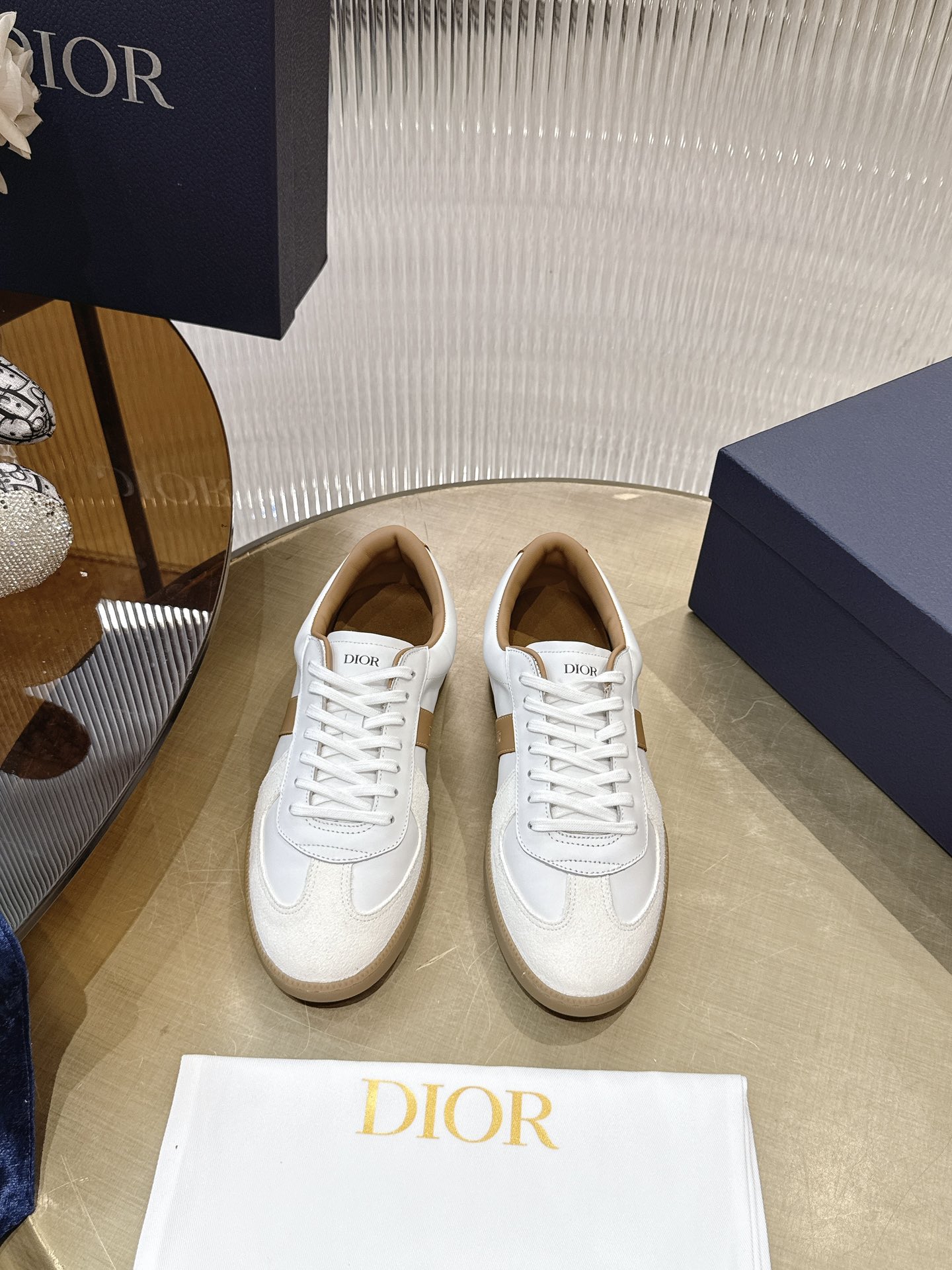 NO:407188,(Top version) D Jiade Training Shoes 2025 leather model De Training Shoes Super awesome As Dior’s iconic design Super soft, light and flexible sole, new wavy textured rubber outsole, extending to the toe, upgraded soft leather lining and footbed for maximum comfort, full-open mold-to-plate material Size 35-44, casual shoes/sports shoes, dior, dior, sneakers19860909（顶级版本） D家德训鞋 2025 皮面款德训鞋 超级棒 作为Dior的标志性设计 超柔软,轻便且灵活的鞋底,新的波浪纹理橡胶外底,延伸至鞋头,升级的柔软皮革内衬和鞋床,提供最大舒适感, 全开模对版材质 35-44码,休闲鞋/运动鞋,dior,dior,sneakers,Women's Shoes