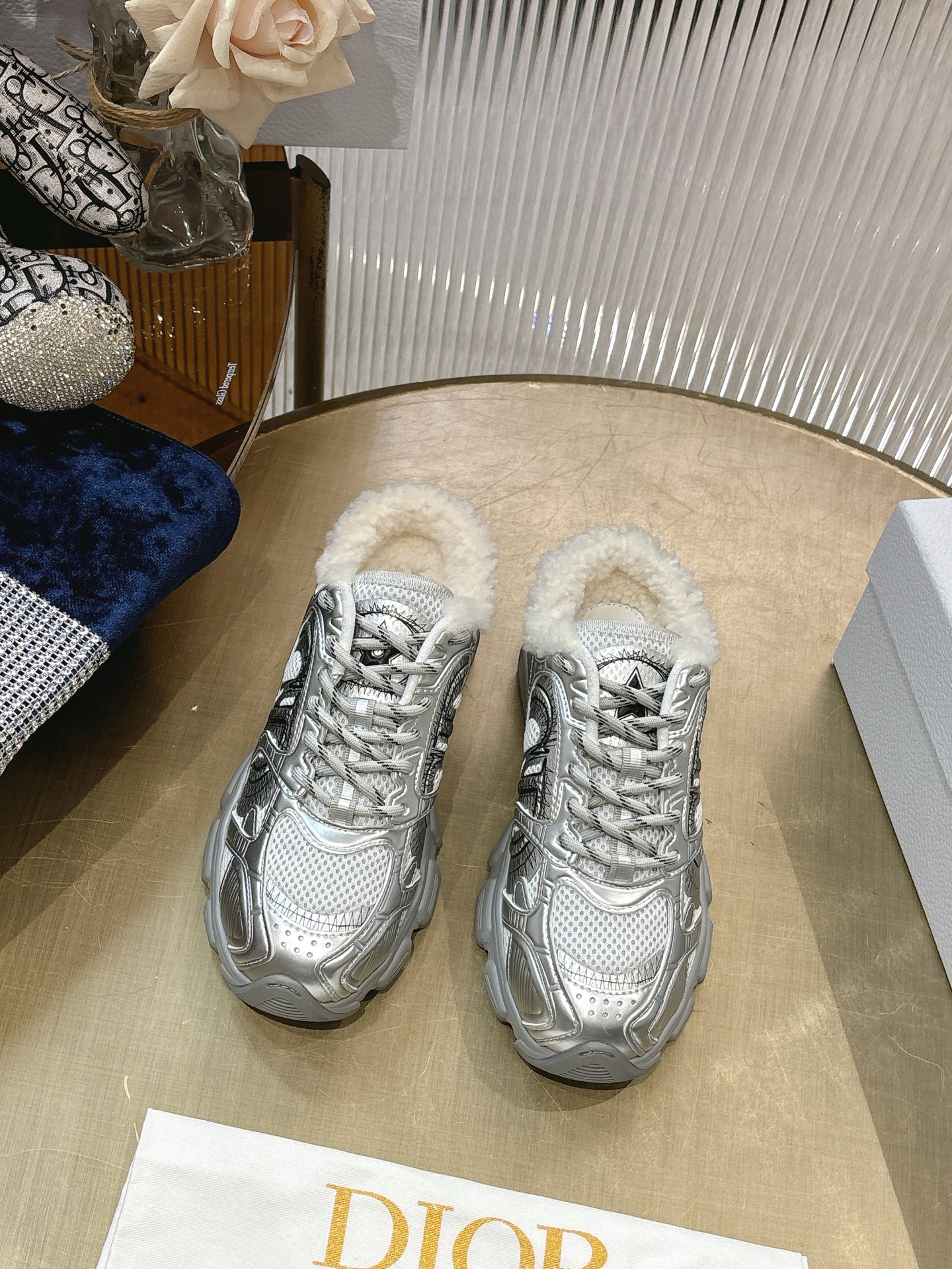 NO:615562,The latest popular model, the star model 2025, is the main popular product. The newly released Dior Dior Chrono new casual sports shoes, running shoes and dad shoes are really cool and futuristic! Really cool!  Once again interpreting Dior's concept of cool fashion, the lucky star will bless you with good luck. The new EVA sole is super light and super soft! A perfect replica of the original!  Fully matched material and mold!  !  35-41,dad shoes,dior,dior,sneakers19860909出最新爆款 明星款2025主推爆品 全新发售的迪奥 Dior Chrono 新款休闲运动鞋跑鞋老爹鞋 真的酷毙了,未来感十足!真的好飒！再次演绎了迪奥酷时尚的理念,幸运星为你加持好运,全新的EVA鞋底超轻超软!原版完美复刻！全对版材质 模具！！35-41,老爹鞋毛毛鞋,dior,dior,sneakers,Women's Shoes