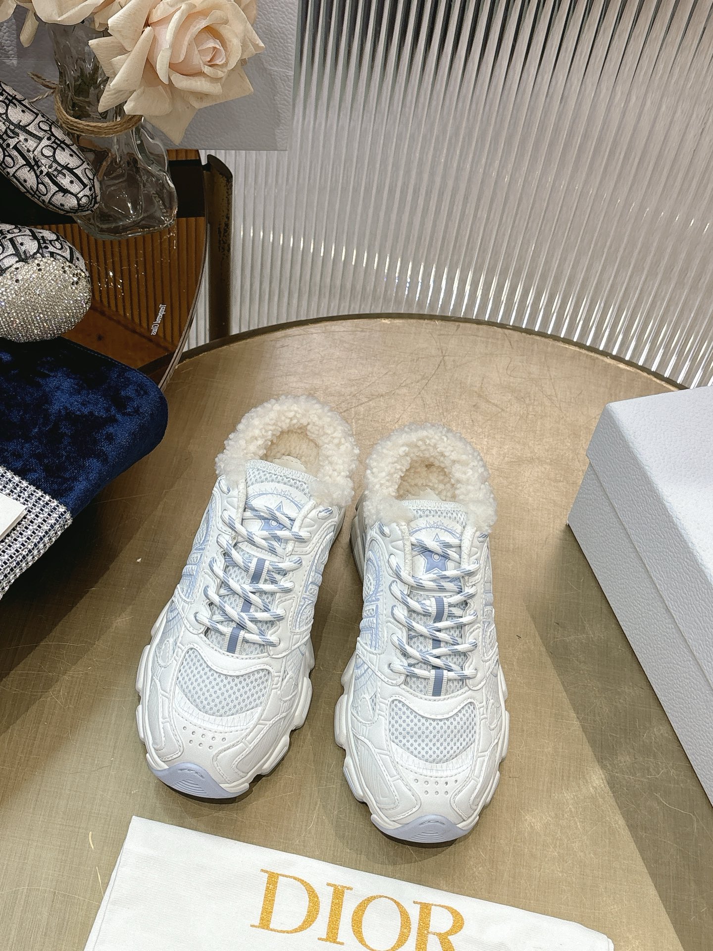 NO:615547,The latest popular model, the star model 2025 is the main popular product. The newly released Dior Dior Chrono new casual sports shoes, running shoes and dad shoes are really cool and full of futuristic feeling! Really cool!  Once again interpreting Dior's concept of cool fashion, the lucky star will bless you with good luck. The new EVA sole is super light and super soft! A perfect replica of the original!  Fully matched material and mold!  !  35-41,dad shoes,dior,dior,sneakers19860909出 最新爆款 明星款2025主推爆品 全新发售的迪奥 Dior Chrono 新款休闲运动鞋跑鞋老爹鞋 真的酷毙了,未来感十足!真的好飒！再次演绎了迪奥酷时尚的理念,幸运星为你加持好运,全新的EVA鞋底超轻超软!原版完美复刻！全对版材质 模具！！35-41,老爹鞋毛毛鞋,dior,dior,sneakers,Women's Shoes