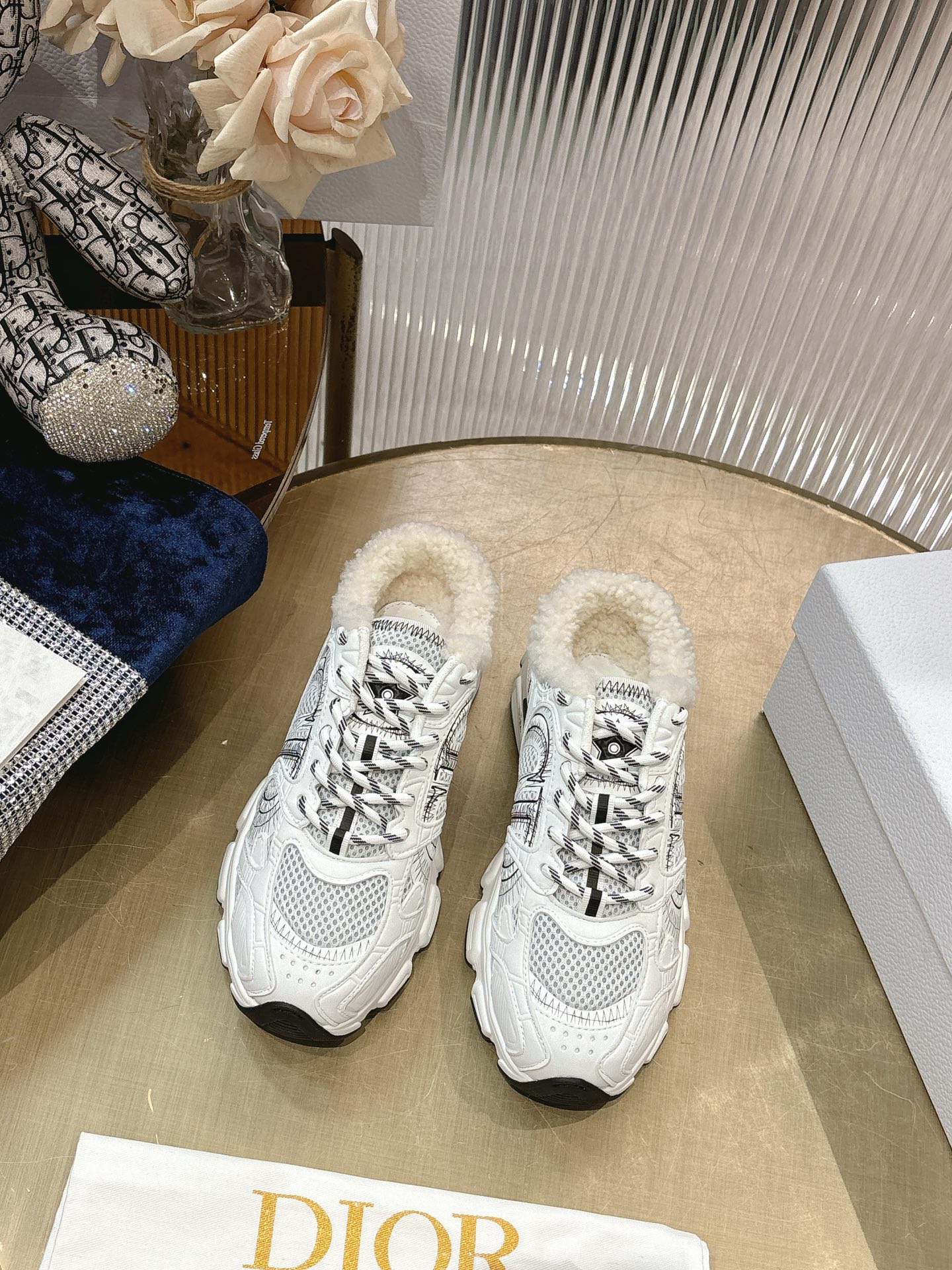 NO:615544,The latest popular model, the star model 2025, is the main popular product. The newly released Dior Dior Chrono new casual sports shoes, running shoes and dad shoes are really cool and futuristic! Really cool!  Once again interpreting Dior's concept of cool fashion, the lucky star will bless you with good luck. The new EVA sole is super light and super soft! A perfect replica of the original!  Fully matched material and mold!  !  35-41,dad shoes,dior,dior,sneakers19860909出最新爆款 明星款2025主推爆品 全新发售的迪奥 Dior Chrono 新款休闲运动鞋跑鞋老爹鞋 真的酷毙了,未来感十足!真的好飒！再次演绎了迪奥酷时尚的理念,幸运星为你加持好运,全新的EVA鞋底超轻超软!原版完美复刻！全对版材质 模具！！35-41,老爹鞋毛毛鞋,dior,dior,sneakers,Women's Shoes