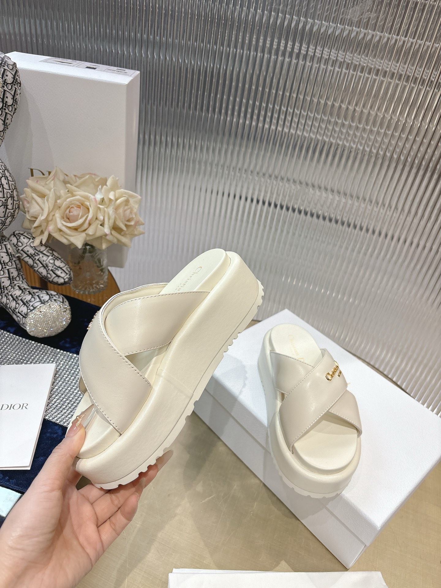 Dior 迪奥2026春夏新款 一字带拖鞋凉鞋 简单大方‘低调奢华