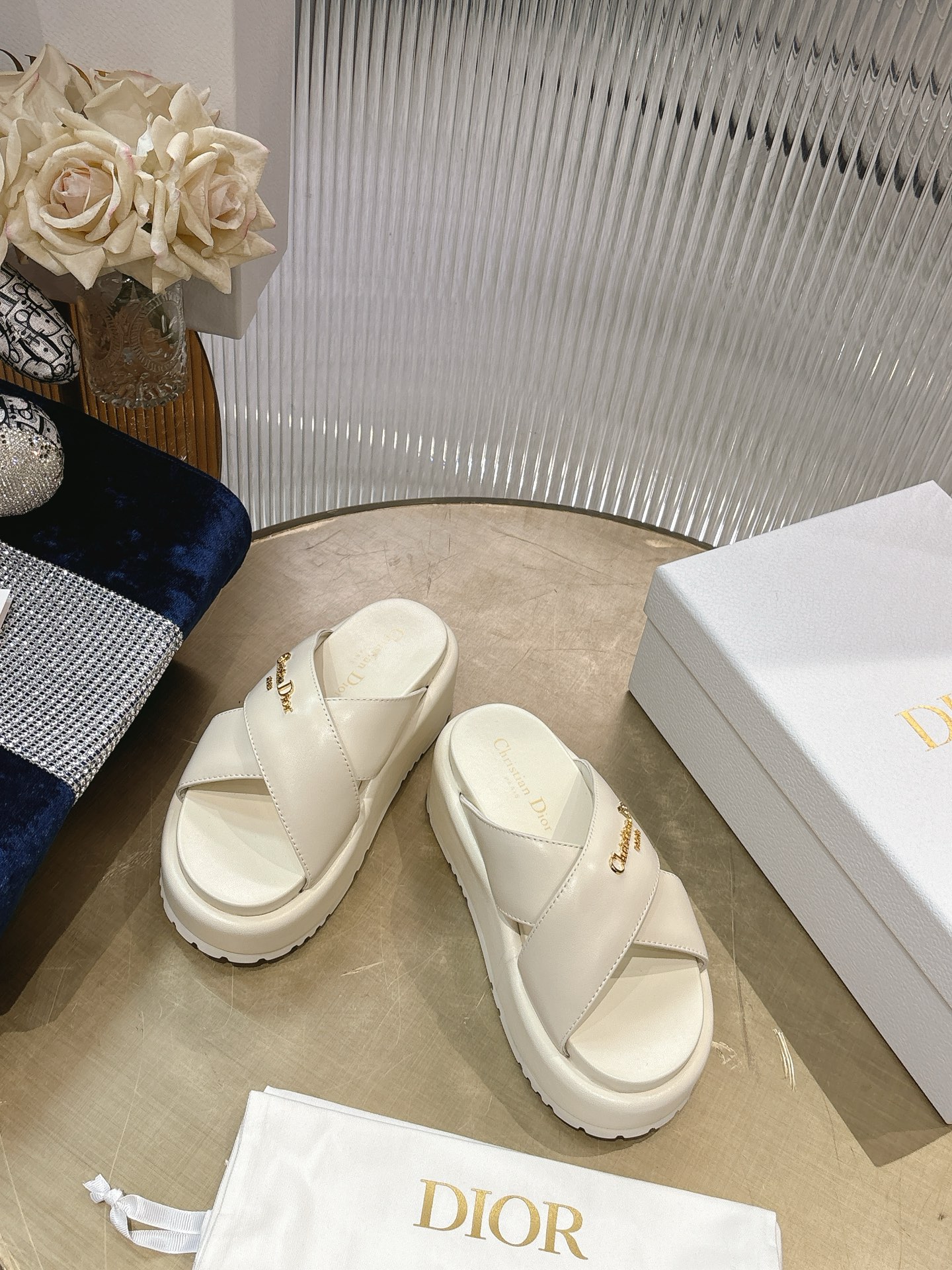 Dior 迪奥2026春夏新款 一字带拖鞋凉鞋 简单大方‘低调奢华