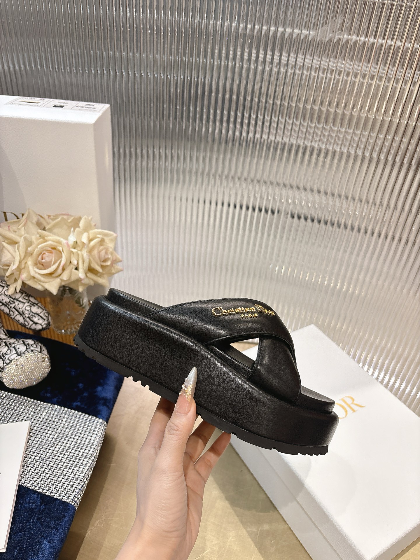 Dior 迪奥2026春夏新款 一字带拖鞋凉鞋 简单大方‘低调奢华