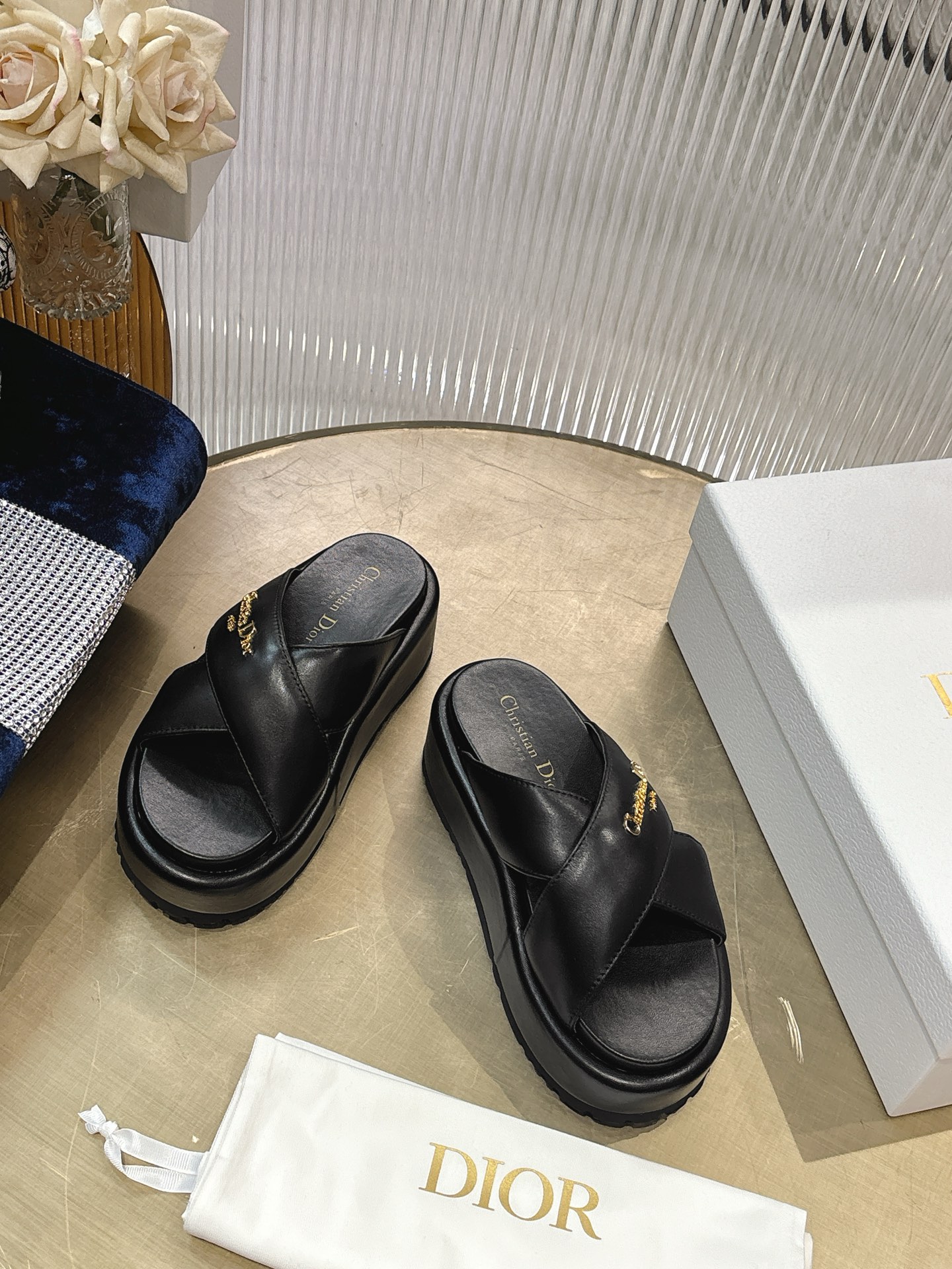Dior 迪奥2026春夏新款 一字带拖鞋凉鞋 简单大方‘低调奢华