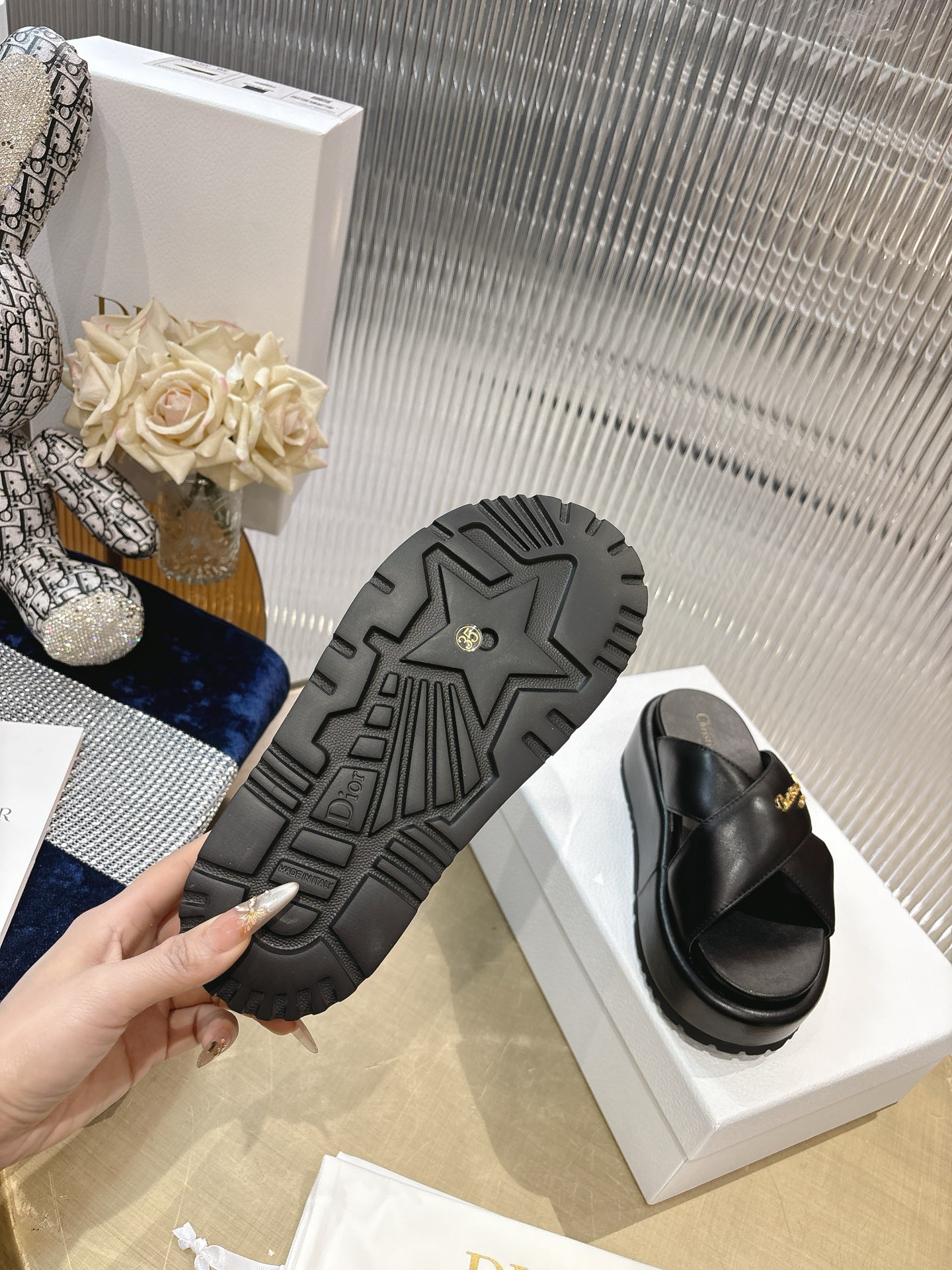 Dior 迪奥2026春夏新款 一字带拖鞋凉鞋 简单大方‘低调奢华