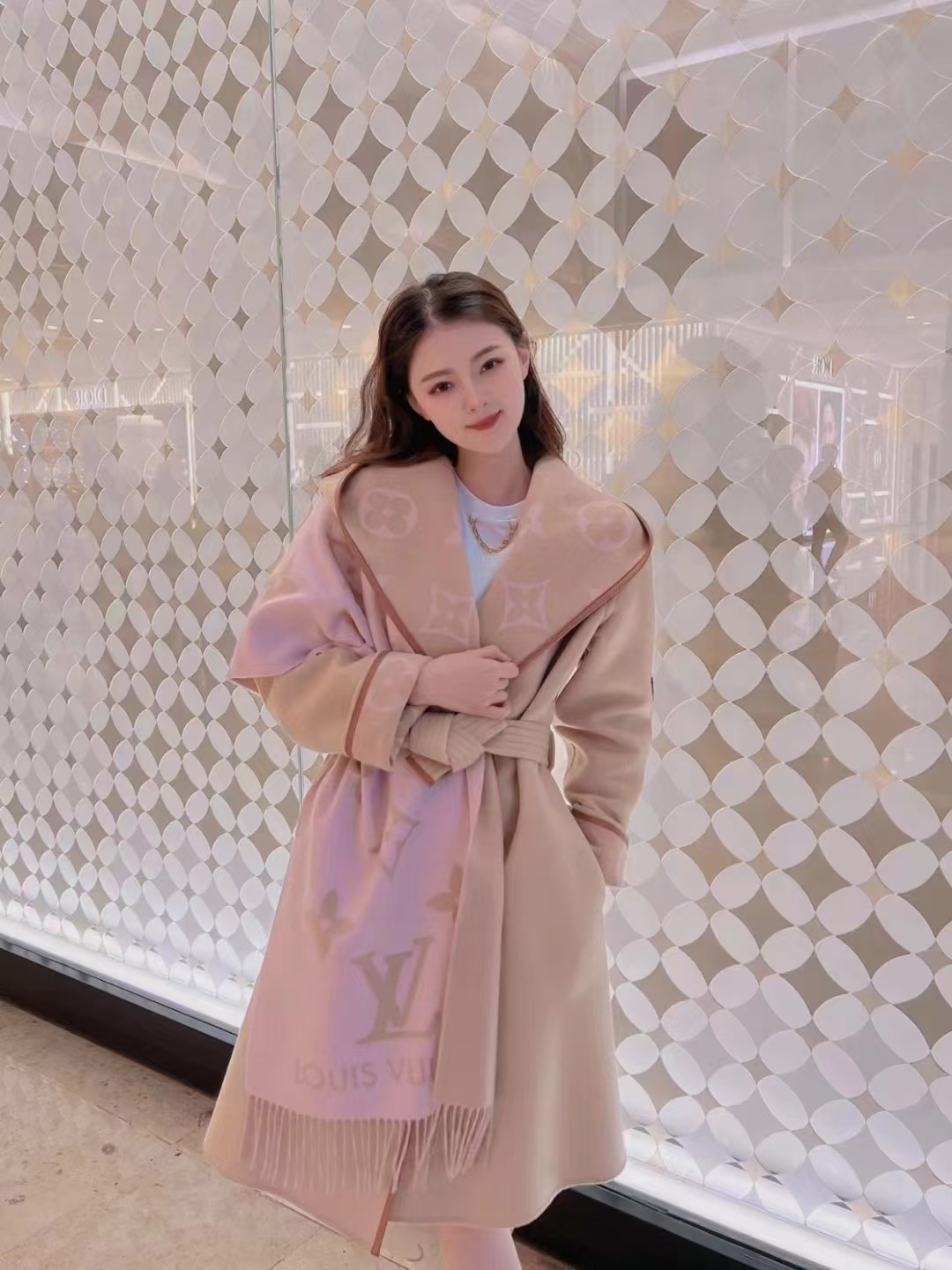 NO:586857,The batch of milk tea powder is here. The big old flower shawl, the quality is better than the quality. It has gained the old quality and old channels for several years!  100% Cashmere Exclusively available, no matter how many colors you have the same style!  So beautiful and classy!  Please keep your eyes closed. No more talk about ordinary scarves, ordinary scarves, shawls.19860909批奶茶粉来了 老花大披肩,宁缺毋滥的品质 收获了几年的老品质,老渠道！ 百分百山羊绒 独家特供,无论你同款有多少个颜色 ！太美太高级！请闭着眼睛自留 不多说普通围巾,普通围巾,shawls,scarf