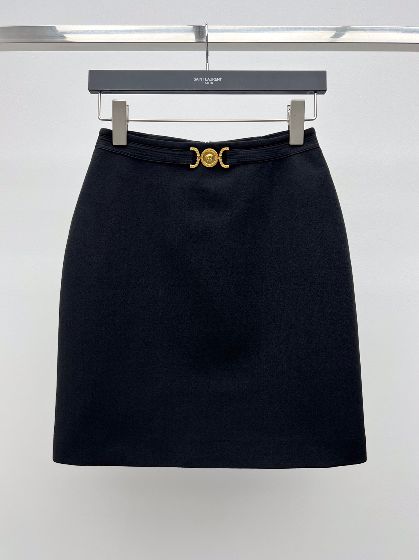 Luxurious Versace Single-Size Female Suit with Medusa Metal Details and Wool Fabric - 图片 1