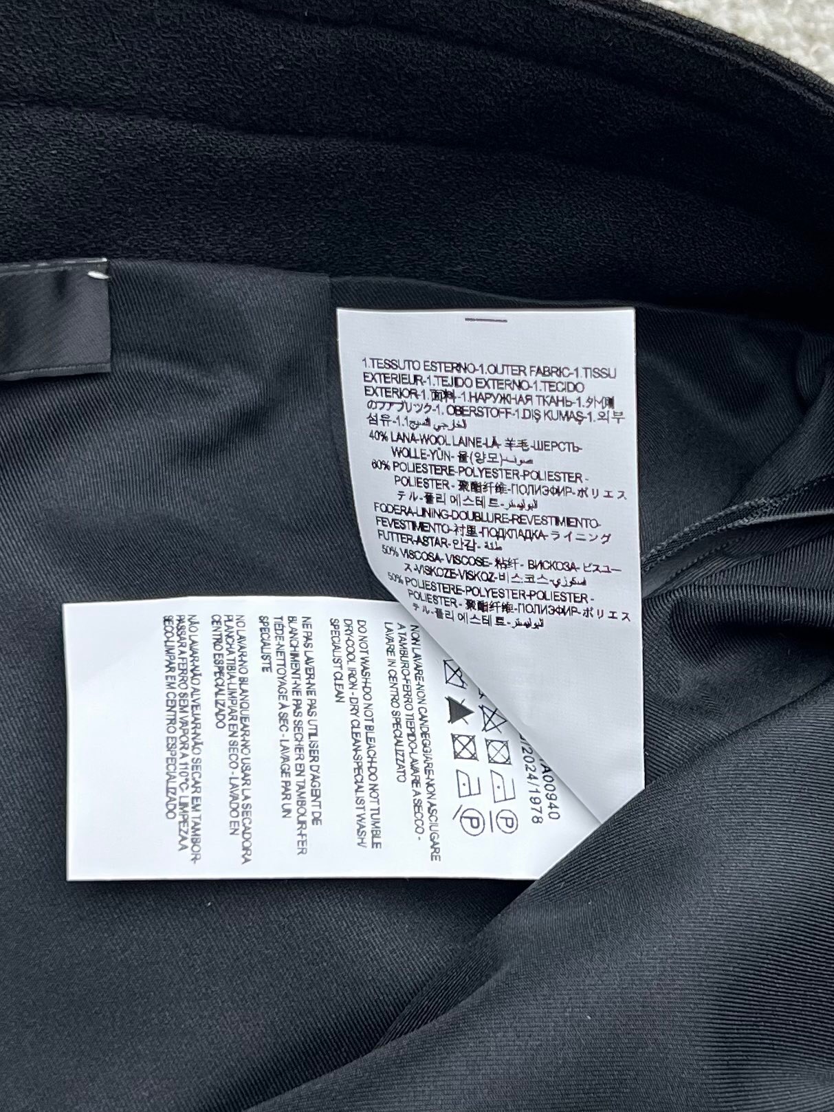 Luxurious Versace Single-Size Female Suit with Medusa Metal Details and Wool Fabric - 图片 9