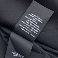 𝐬𝐥𝐩*双排扣中长款西服这件黑色双排扣西装外套是力量感与精致感的完美融合。挺括的廓形自带利落气场,缎面翻 𝐬𝐥𝐩*双排扣中长款西服这件黑色双排扣西装外套是力量感与精致感的完美融合。挺括的廓形自带利落气场,缎面翻
