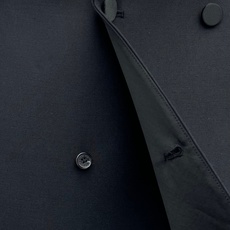 𝐬𝐥𝐩*双排扣中长款西服这件黑色双排扣西装外套是力量感与精致感的完美融合。挺括的廓形自带利落气场,缎面翻 𝐬𝐥𝐩*双排扣中长款西服这件黑色双排扣西装外套是力量感与精致感的完美融合。挺括的廓形自带利落气场,缎面翻