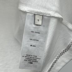 ice*线圈logo印花T恤甄选亲肤透棉质面料,垂坠柔软,自带随性慵懒的日常氛围。衣身点缀线圈手写字体印 ice*线圈logo印花T恤甄选亲肤透棉质面料,垂坠柔软,自带随性慵懒的日常氛围。衣身点缀线圈手写字体印
