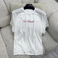 ice*线圈logo印花T恤甄选亲肤透棉质面料,垂坠柔软,自带随性慵懒的日常氛围。衣身点缀线圈手写字体印 ice*线圈logo印花T恤甄选亲肤透棉质面料,垂坠柔软,自带随性慵懒的日常氛围。衣身点缀线圈手写字体印