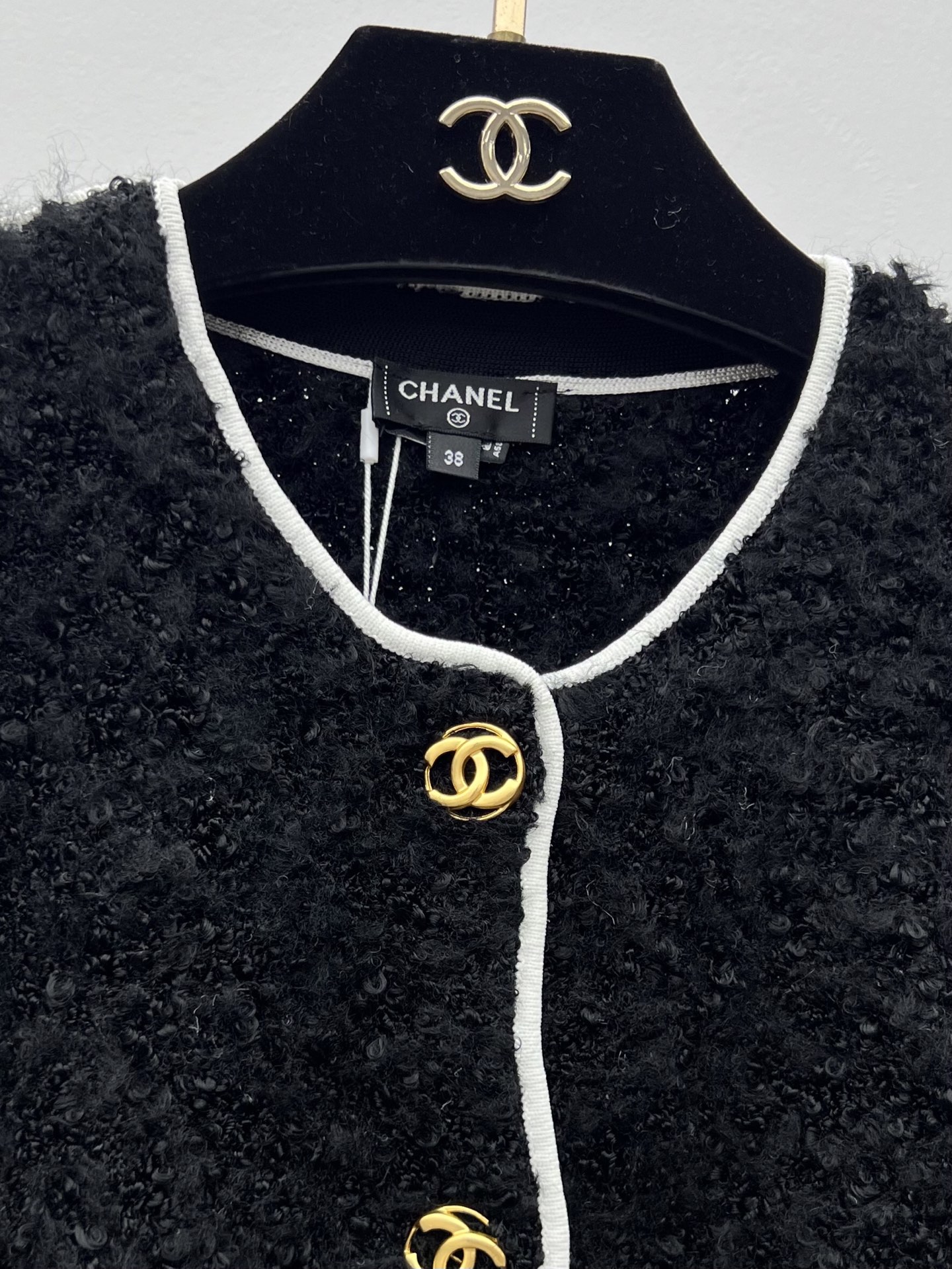 Короткий женский кардиган из мохера с контрастной отделкой Chanel
