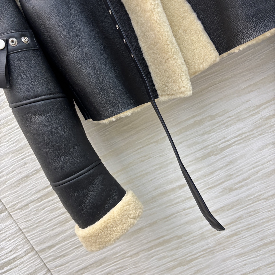 Stylish Winter Outfit Essentials: Wool Jacket, Lamb Cake, Merinau Fur, and More - 图片 6