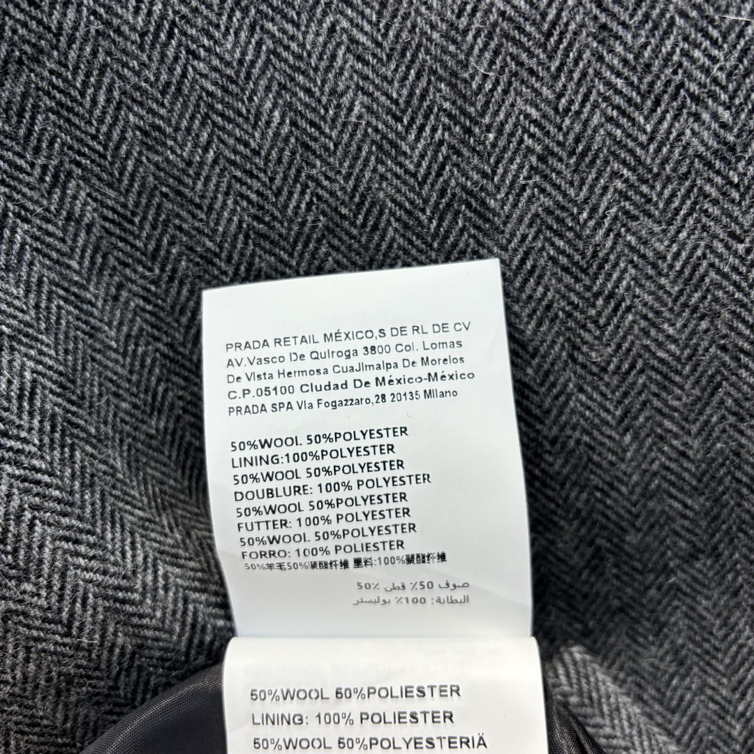 Miu24秋冬新款高级灰撞色夹克外套+撞色垫肩西装+皮扣装饰压褶短裙秋冬真的超级适合这种穿搭酷帅有型轻松