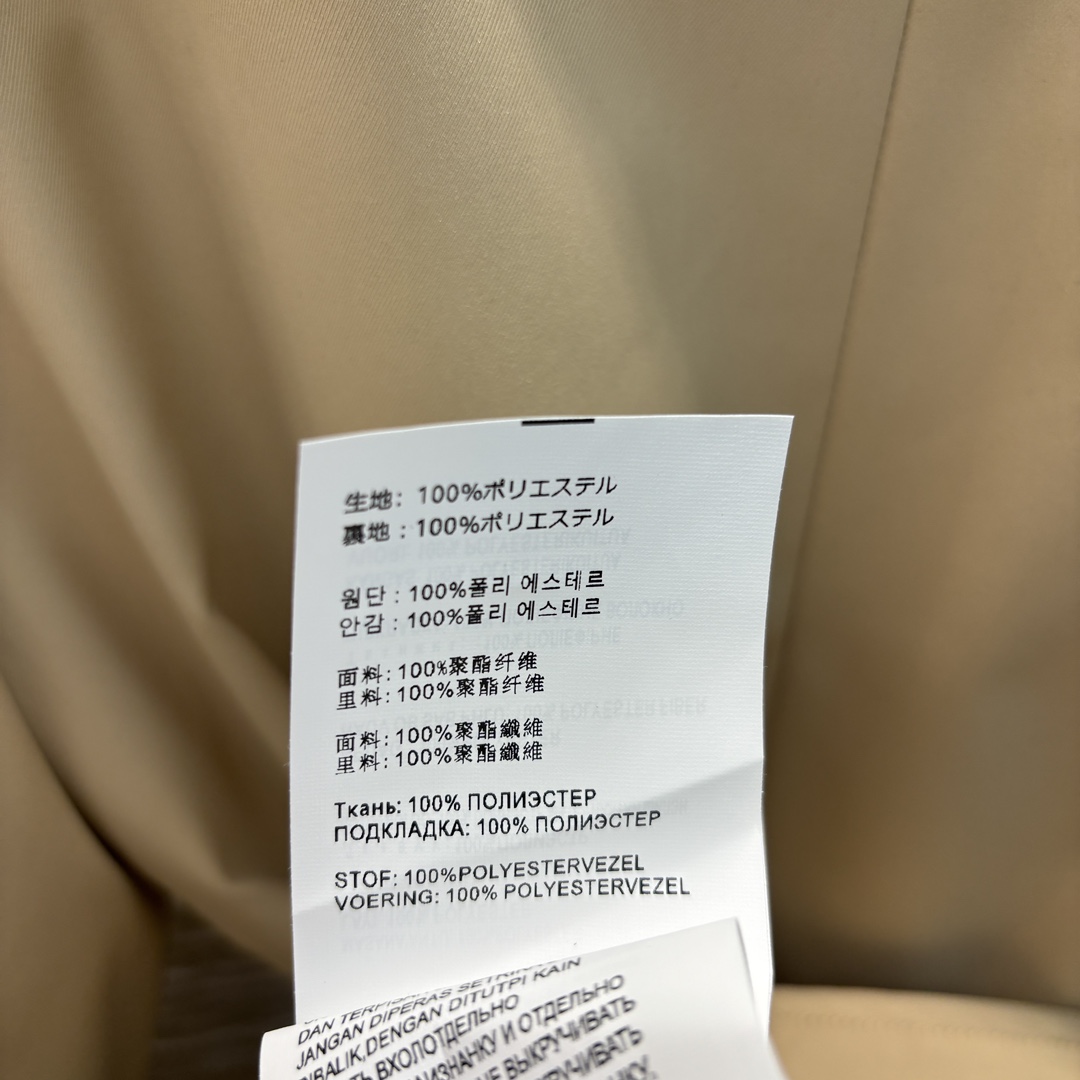 Pd24秋冬新款灯芯绒翻领风衣外套上身酷帅时髦袖子与领口拼接灯芯绒面料腰带收腰显瘦有型翻领设计经典又时尚