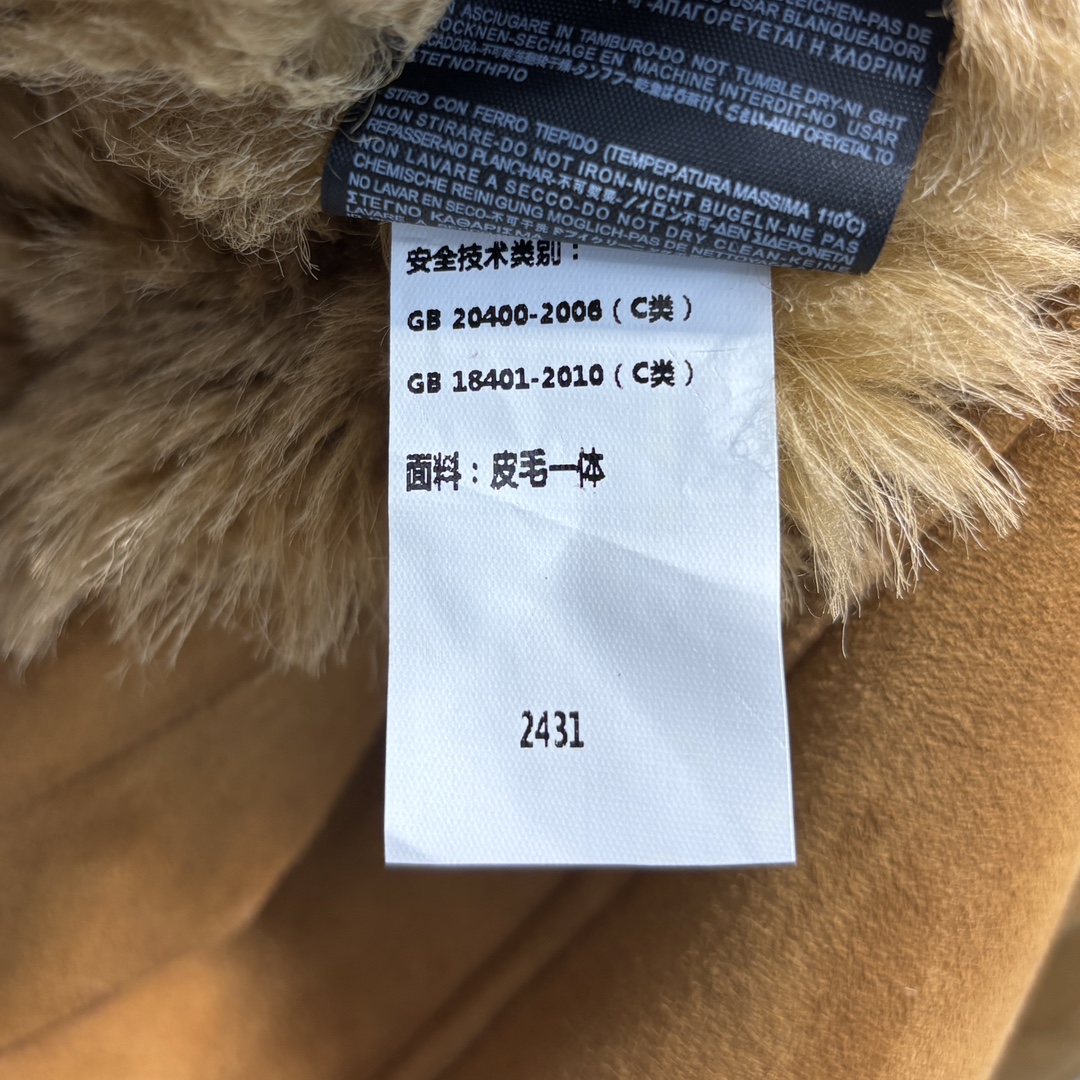 miu家24秋冬机皮绒翻领皮毛一体外套订制羊皮绒面料内衬全羊卷毛简单又高级落肩廓形剪裁恰到好处满满的减龄