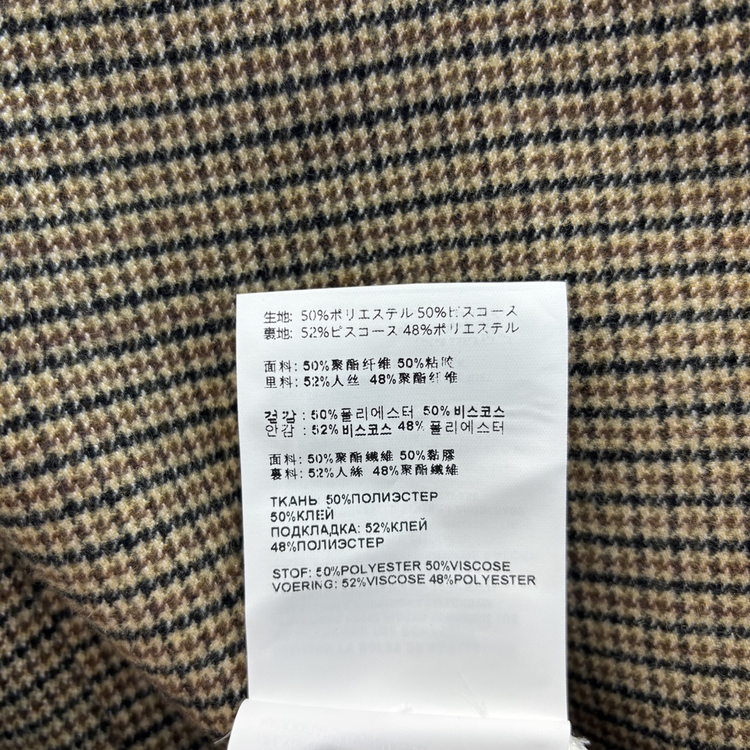 miu24秋冬新款假两件西装+V领假两件马甲+百褶短裙撞色风格吸睛又时髦彰显独特气质又不失复古摩登经典的