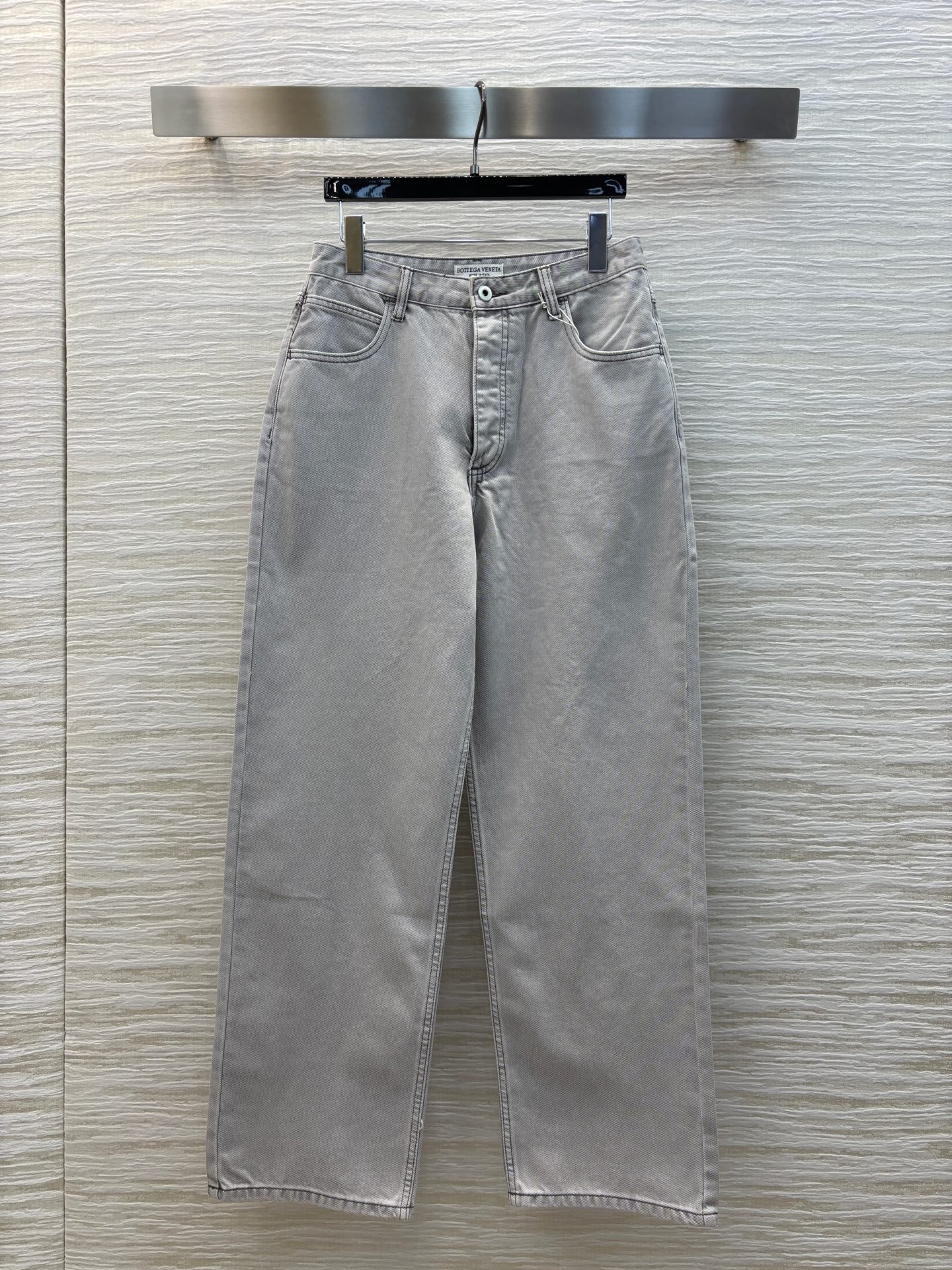 Trendy Single-Size Women’s Suit: BV Leather, White-Water Jeans, Perfect for Spring/Summer