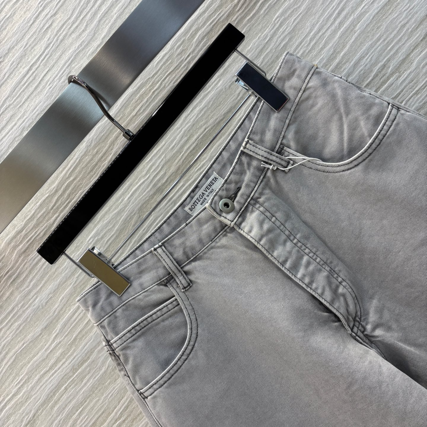Trendy Single-Size Women’s Suit: BV Leather, White-Water Jeans, Perfect for Spring/Summer - 图片 4