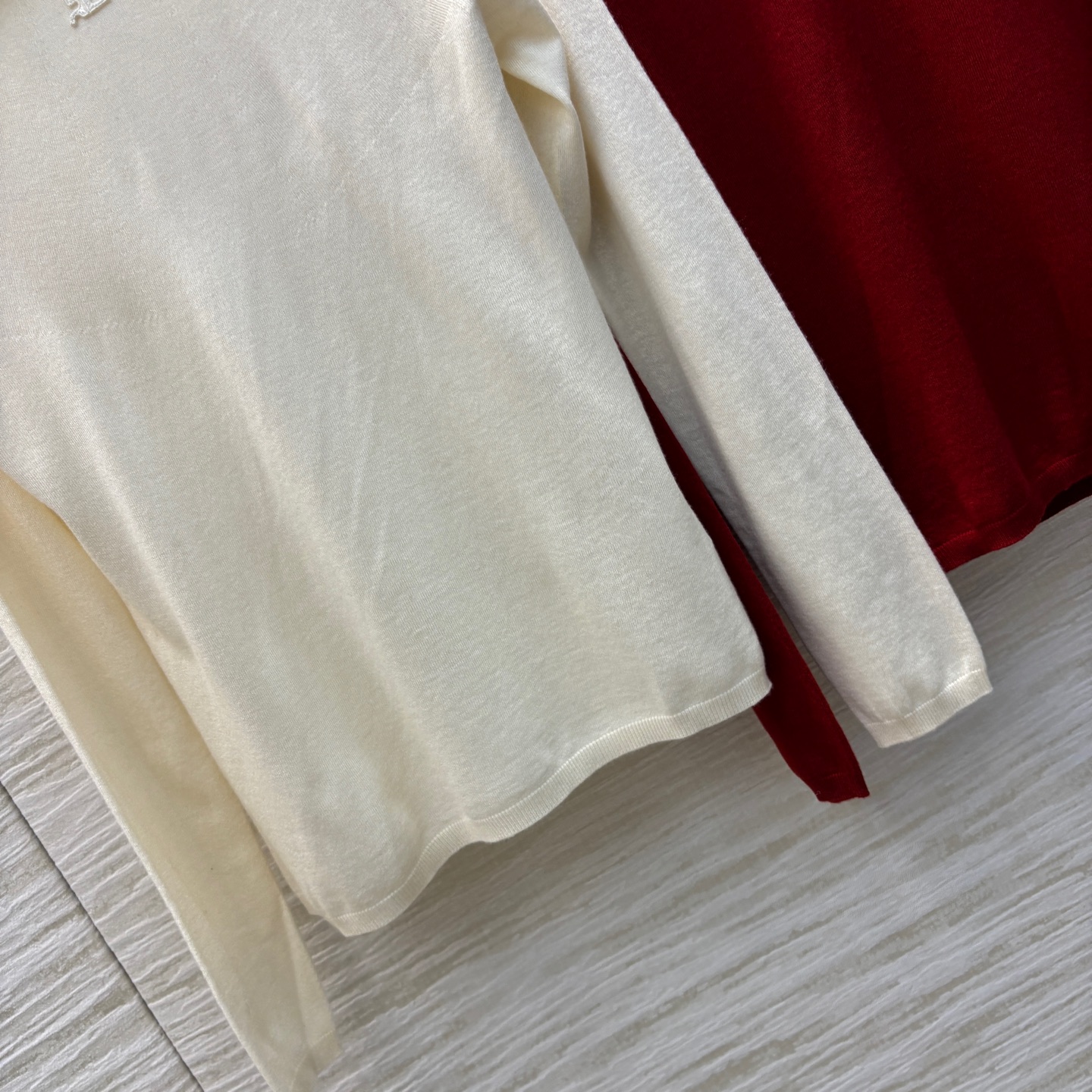 Courreges’ Versatile One-Size-Fits-All Female Suit with Unique Knit Details - 图片 6