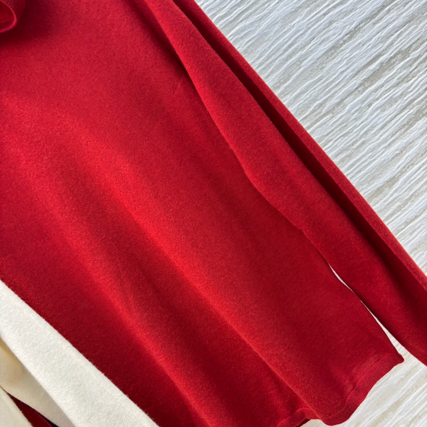 Courreges’ Versatile One-Size-Fits-All Female Suit with Unique Knit Details - 图片 7