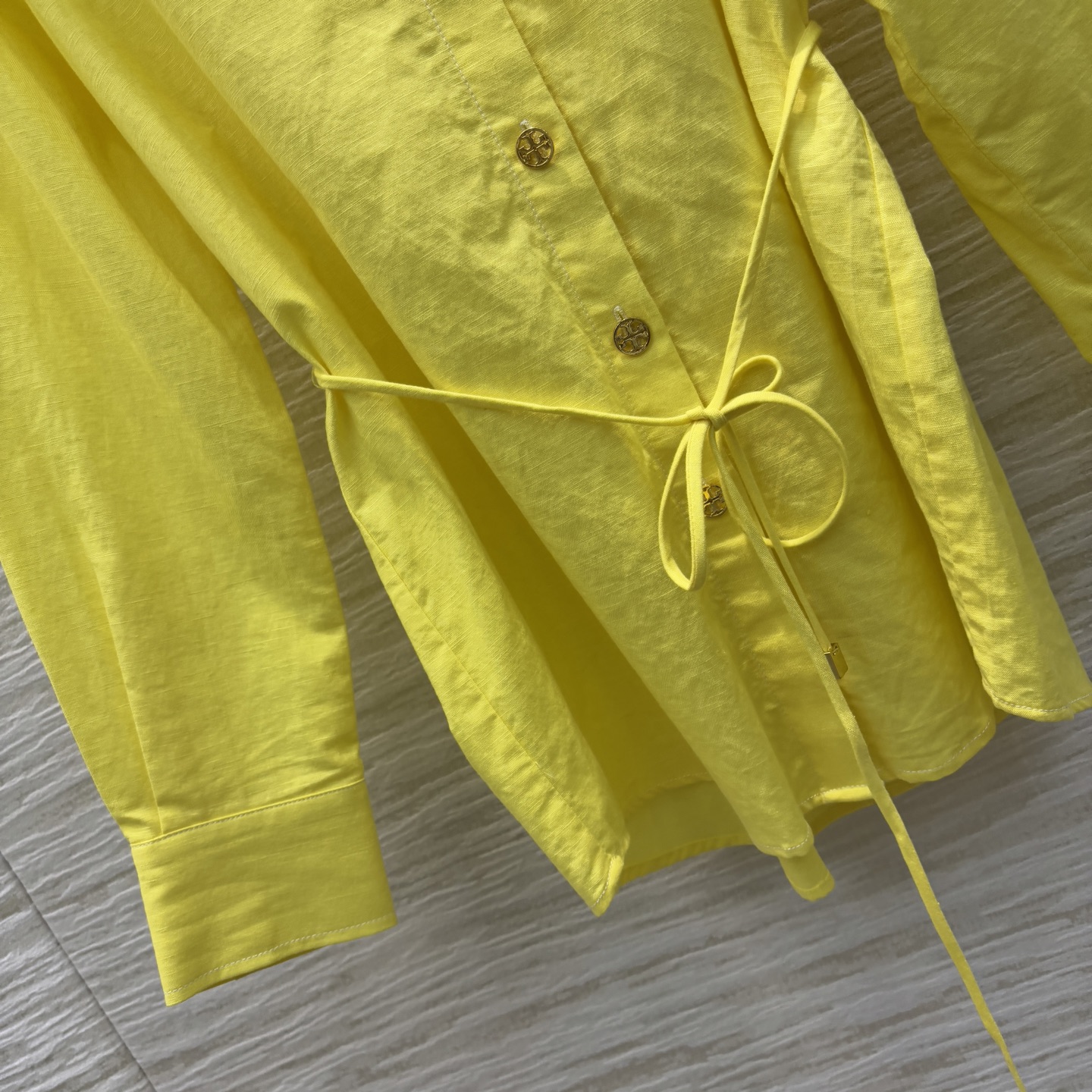 Stylish Spring-Summer Dress Set by Tory Bur*h: Linen Shirt with Belt - 图片 6