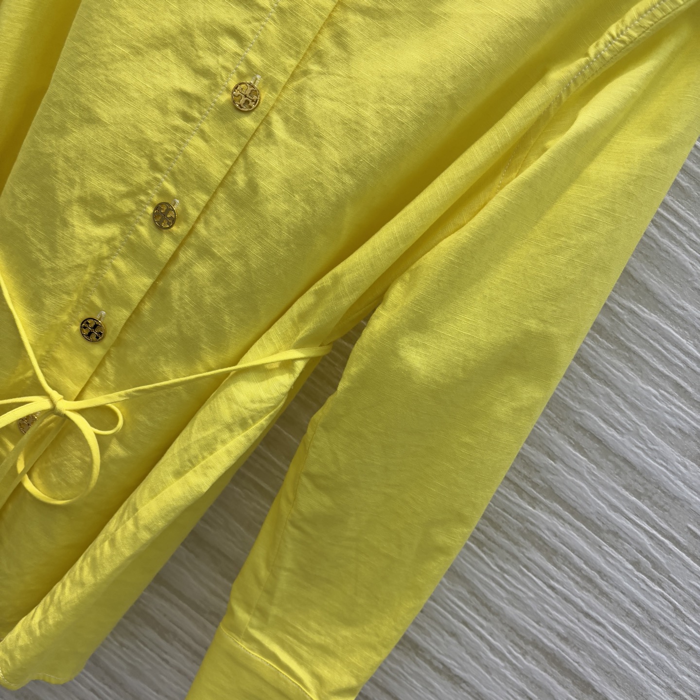 Stylish Spring-Summer Dress Set by Tory Bur*h: Linen Shirt with Belt - 图片 7