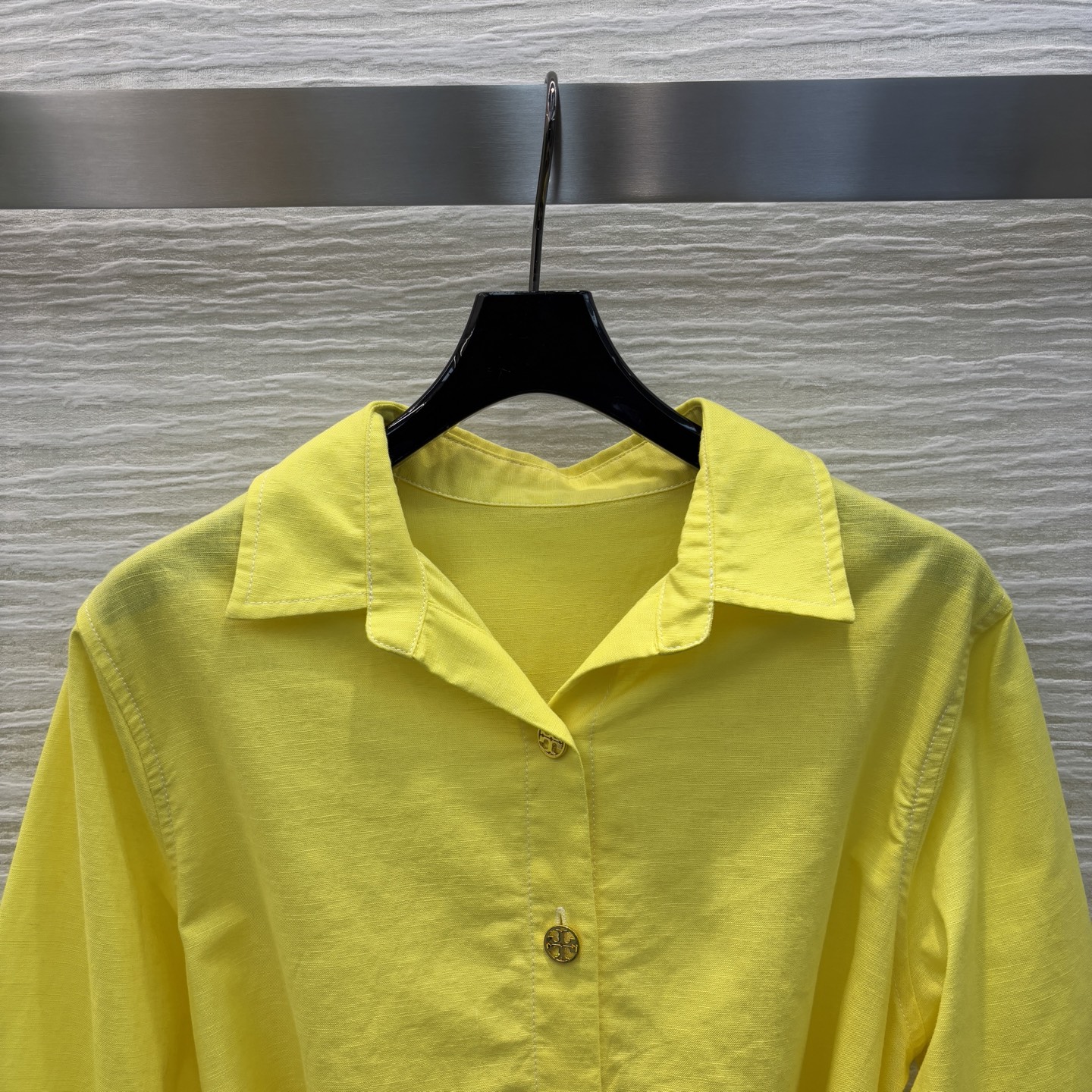 Stylish Spring-Summer Dress Set by Tory Bur*h: Linen Shirt with Belt - 图片 2