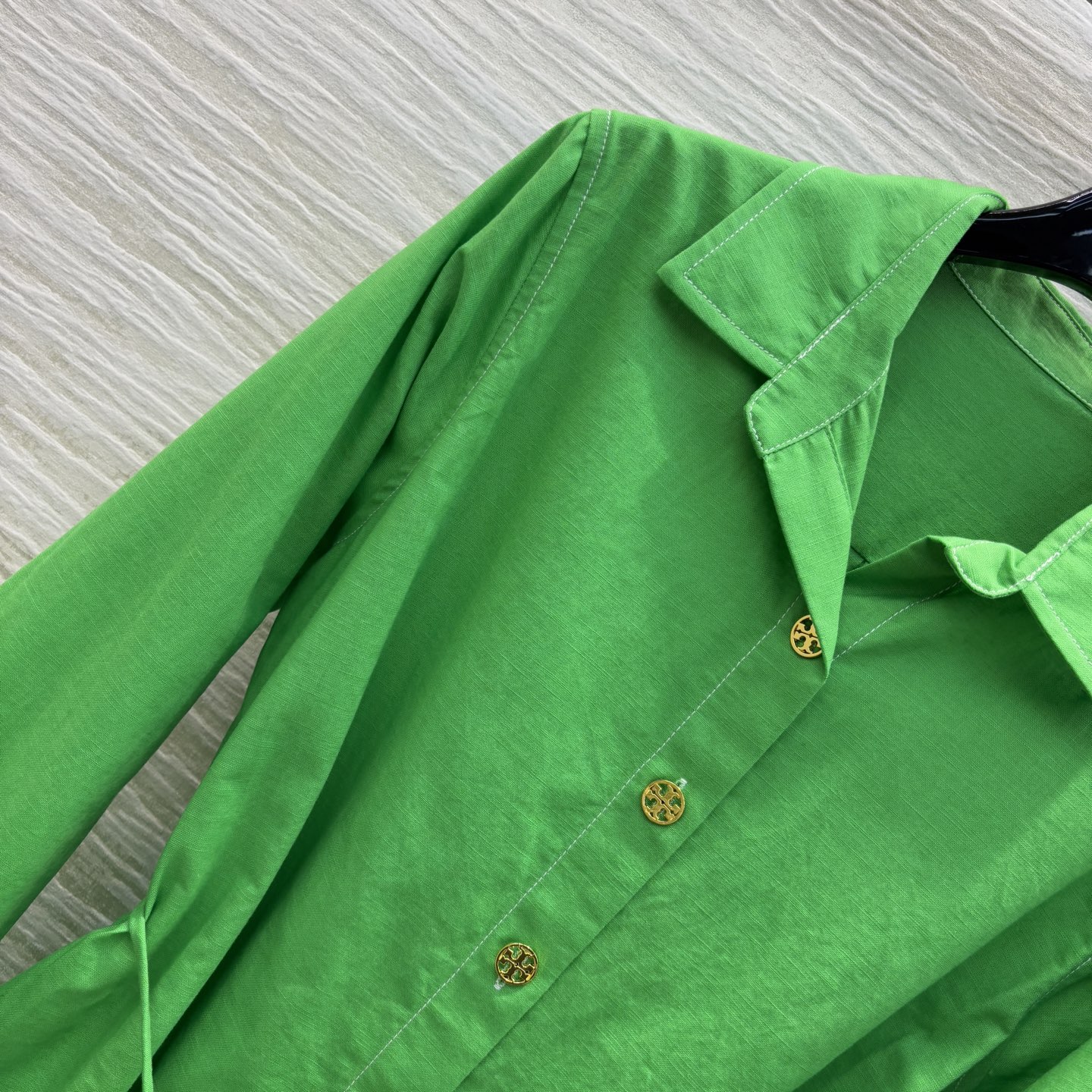 Stylish One-Size-Fits-All Dress with Belt and Buttons by Tory Bur*h - 图片 3
