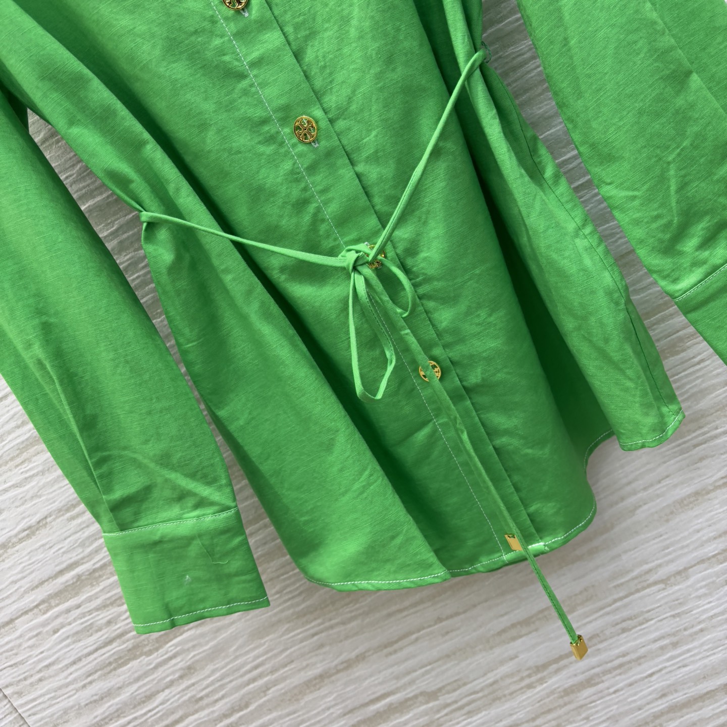 Stylish One-Size-Fits-All Dress with Belt and Buttons by Tory Bur*h - 图片 5