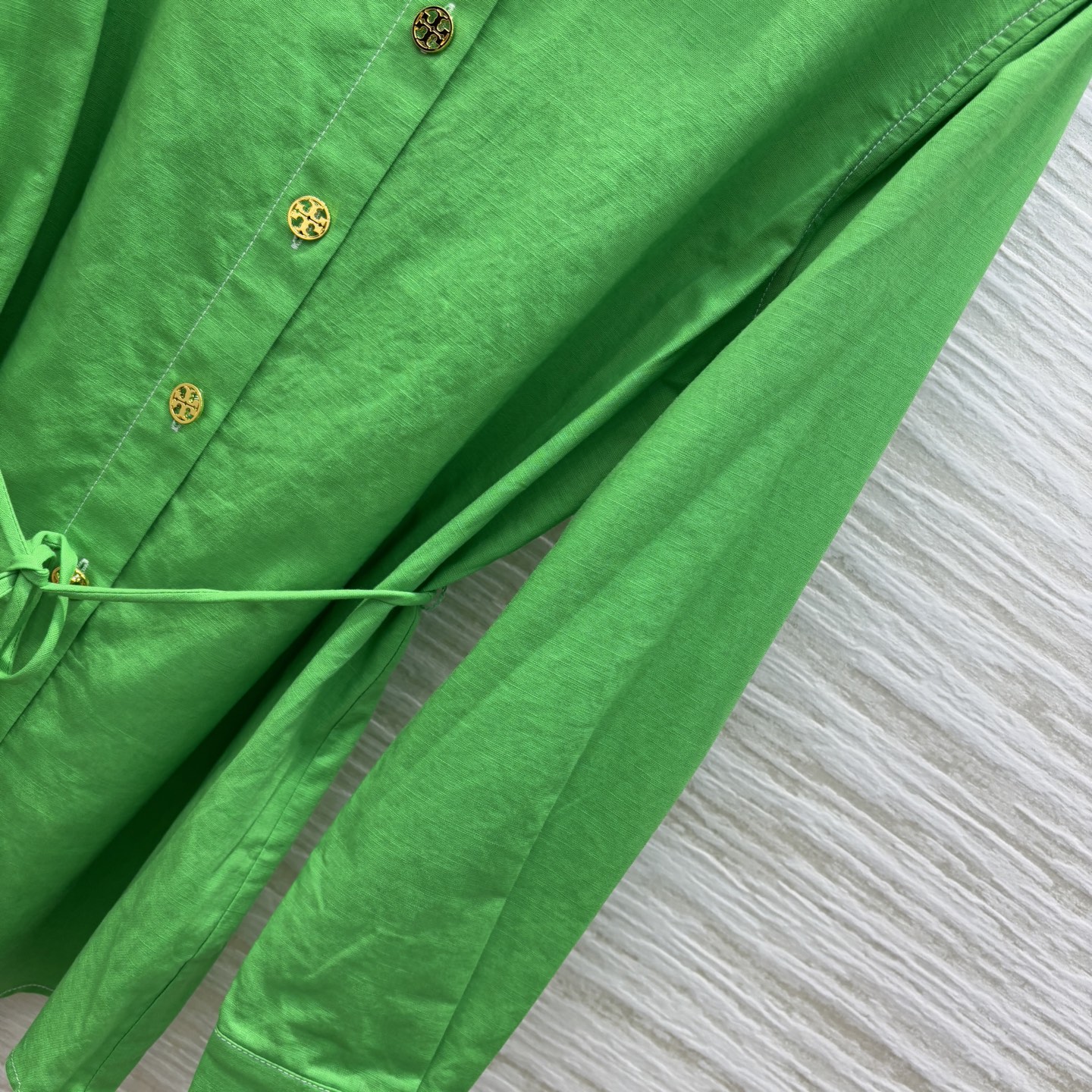 Stylish One-Size-Fits-All Dress with Belt and Buttons by Tory Bur*h - 图片 7