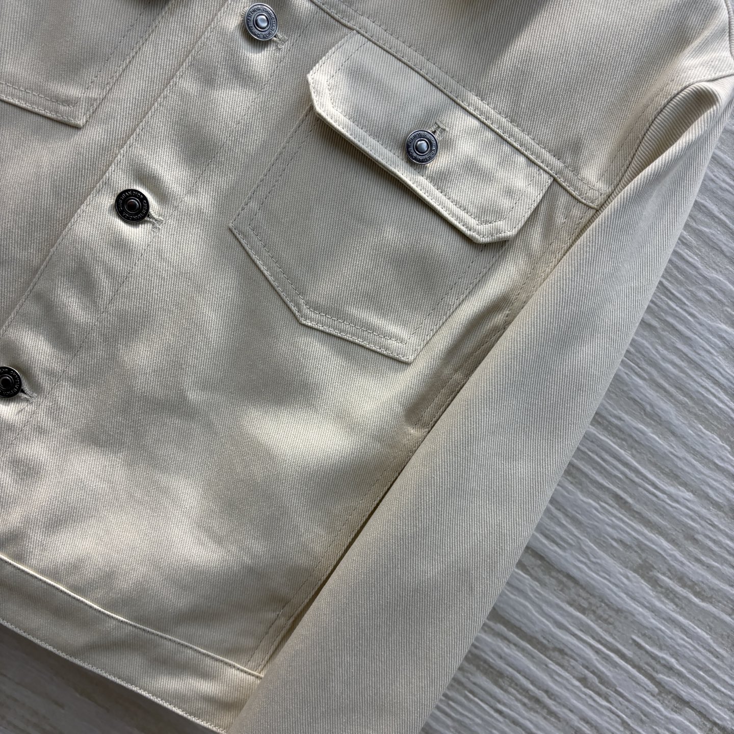 Dior Women's Denim Jacket with Bee Embroidery - Spring Collection 8 i1741089091834 81 0 3