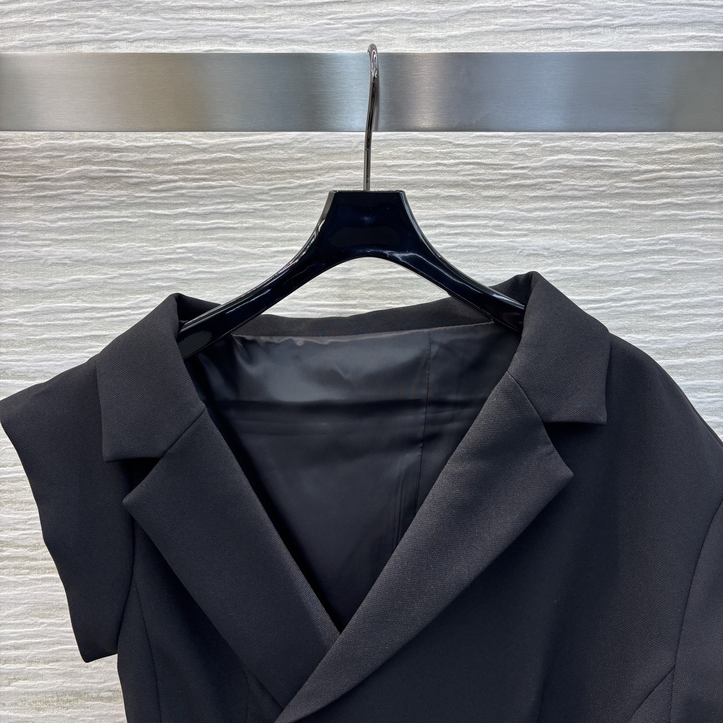 Dior Spring 2025 Off-Shoulder Blazer Midi Dress with Belt - Elegant & Chic 3 i1741095699938 6018 0 1