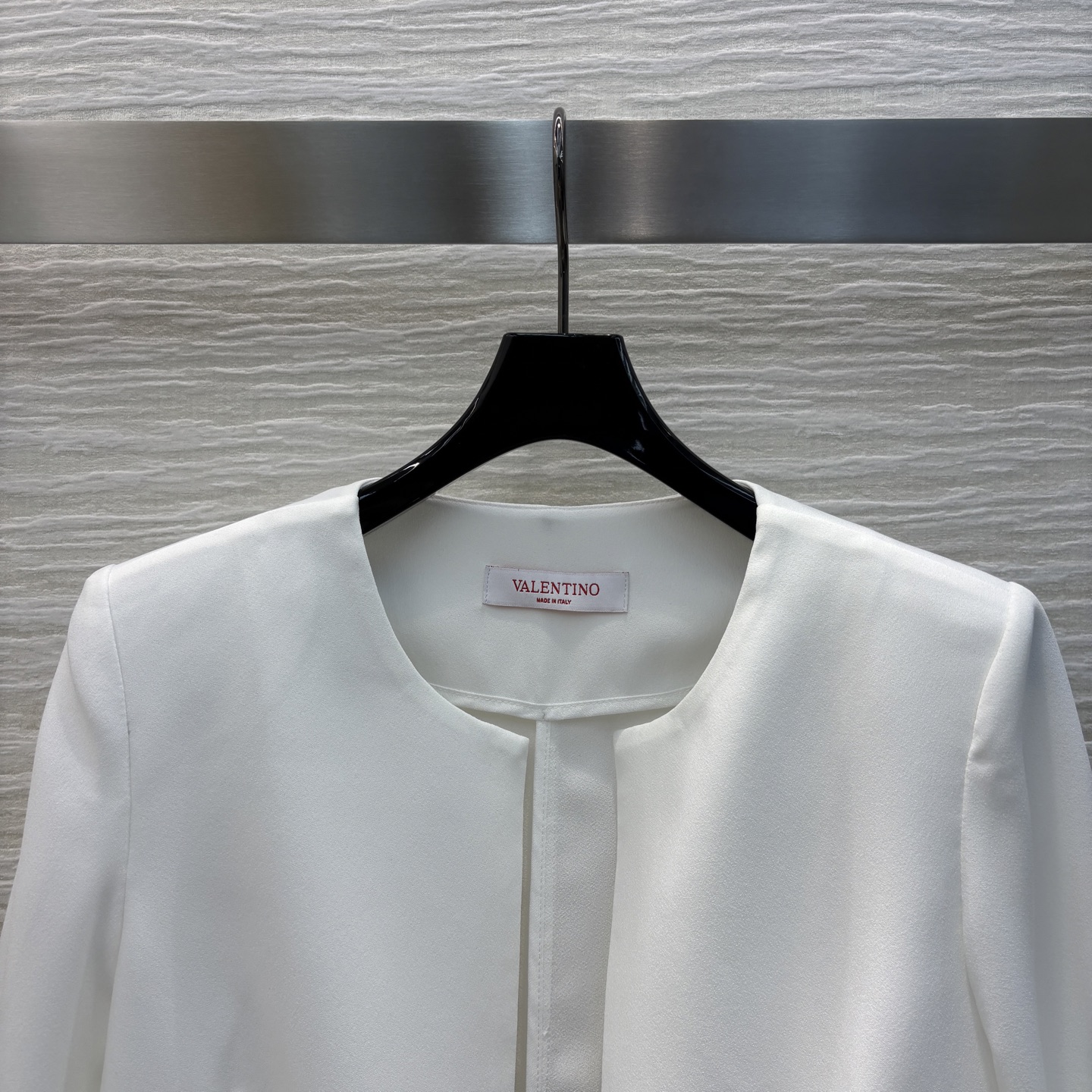 Valentino Women's White Cropped Blazer with Metal V Detail, Elegant Style 3 i1741177129147 1230 0 1