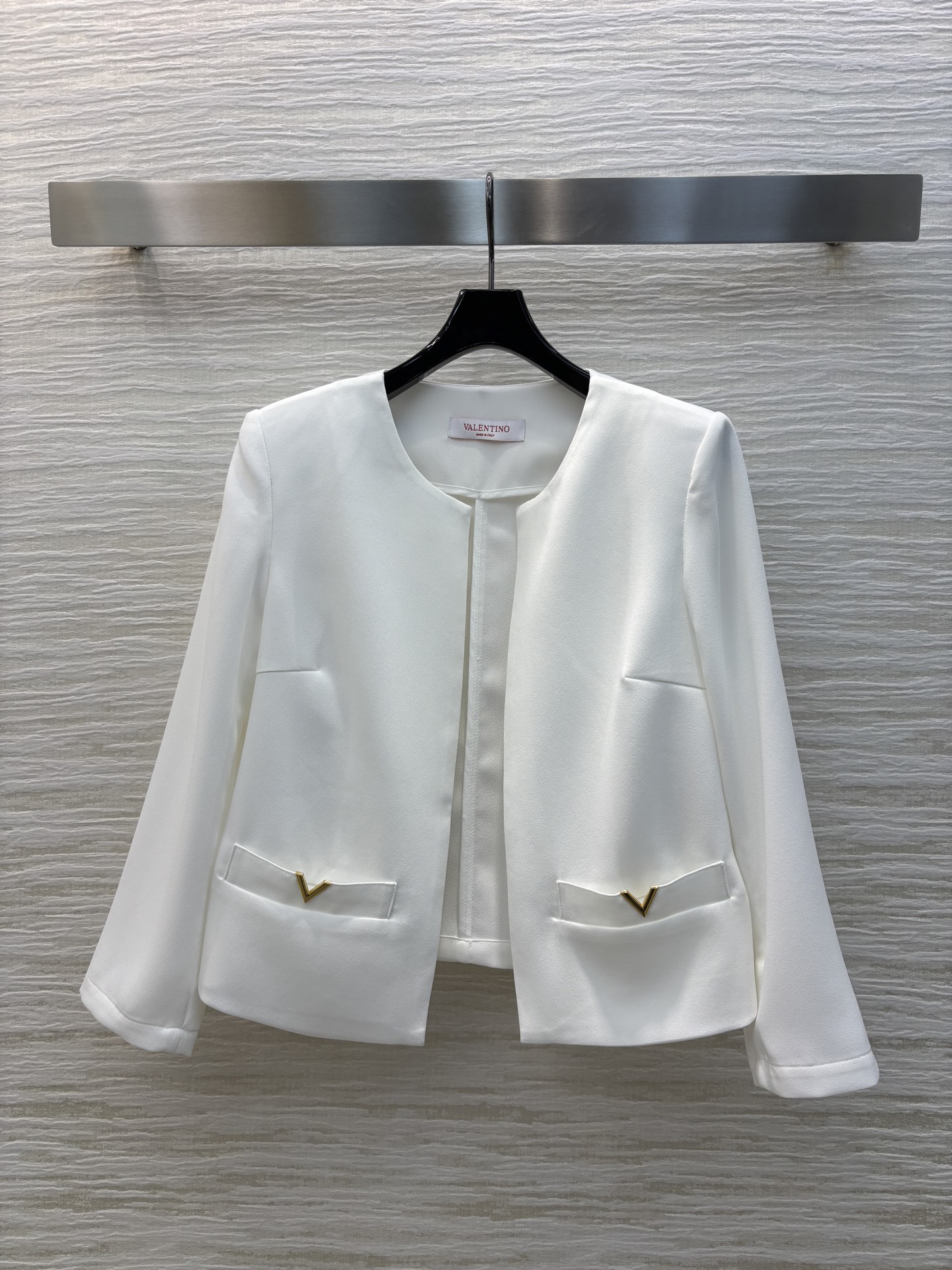 Valentino Women's White Cropped Blazer with Metal V Detail, Elegant Style 2 i1741177129268 671 0 0