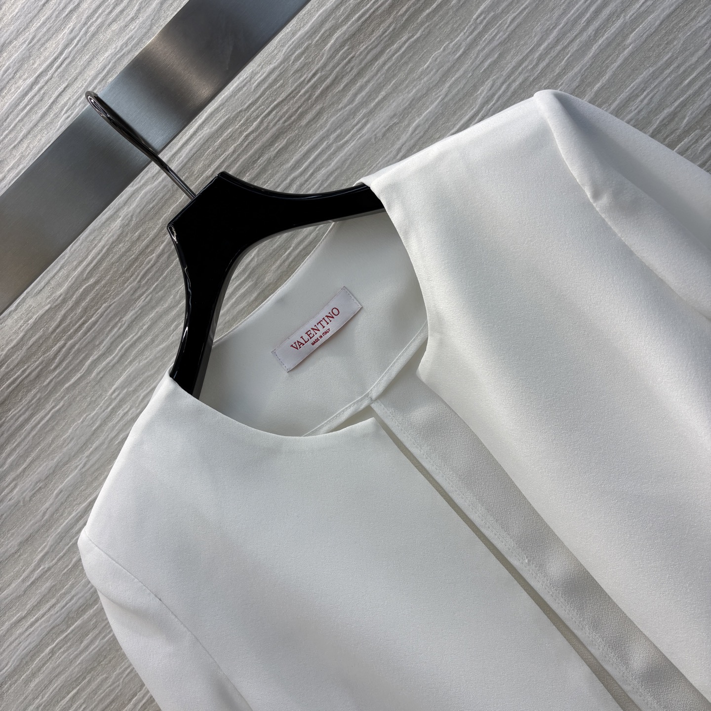 Valentino Women's White Cropped Blazer with Metal V Detail, Elegant Style 6 i1741177130292 4366 0 4