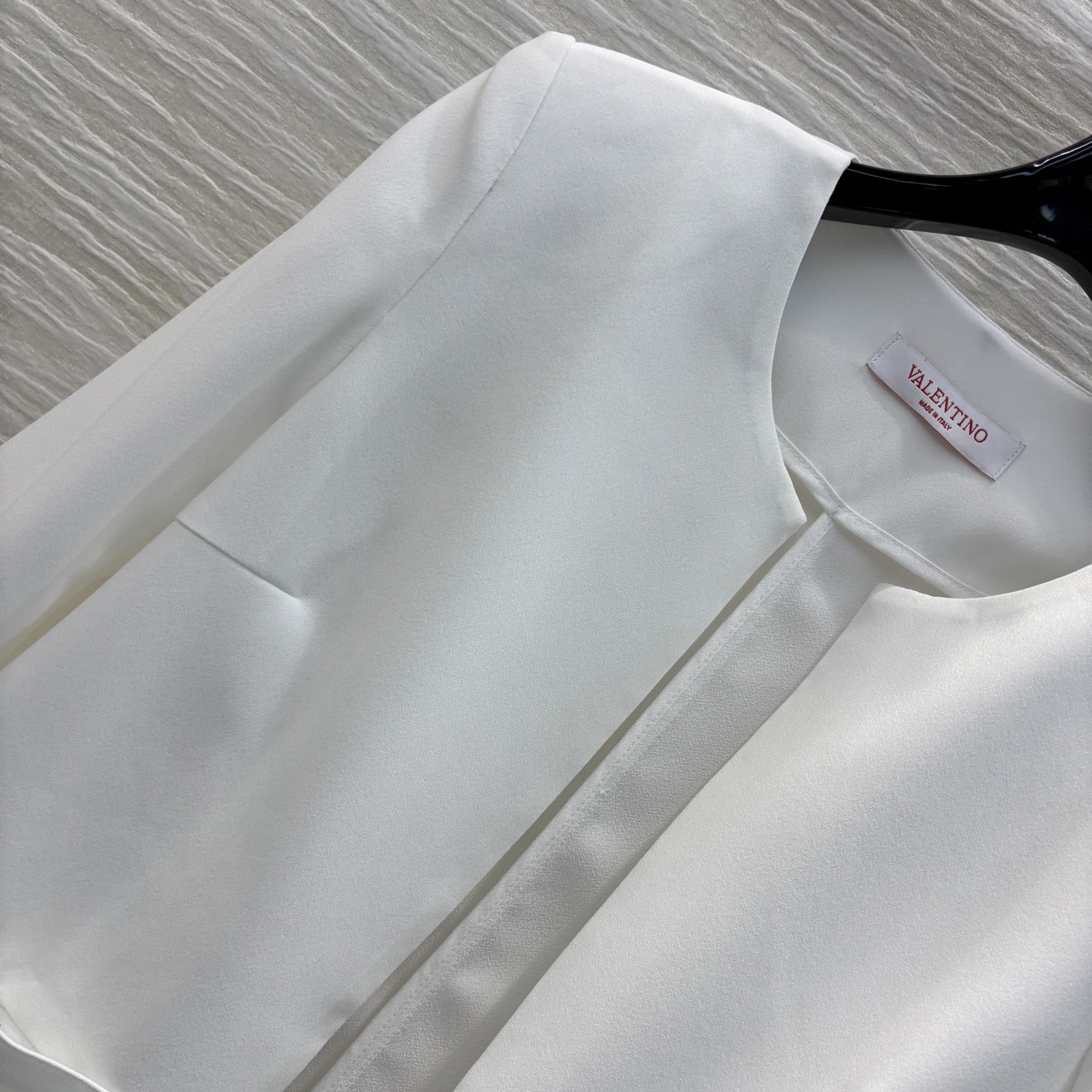 Valentino Women's White Cropped Blazer with Metal V Detail, Elegant Style 4 i1741177130336 9265 0 2