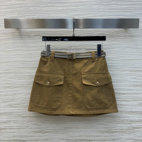 Miu Miu Jupe Trapèze Taille Haute Marron Style Mélange, Collection Printemps/Été 1 Miu Miu Jupe Trapèze Taille Haute Marron Style Mélange, Collection Printemps/Été