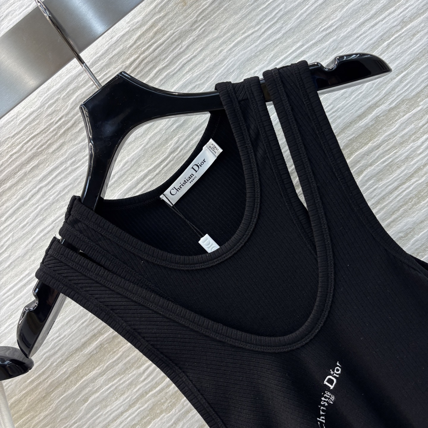 Dior Sleeveless Knit Tank Top with Logo | Stylish and Comfortable 3 i1741692246041 1978 0 1