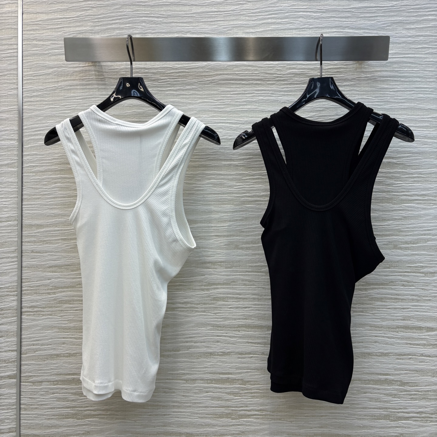 Dior Sleeveless Knit Tank Top with Logo | Stylish and Comfortable 9 i1741692247176 7002 0 5