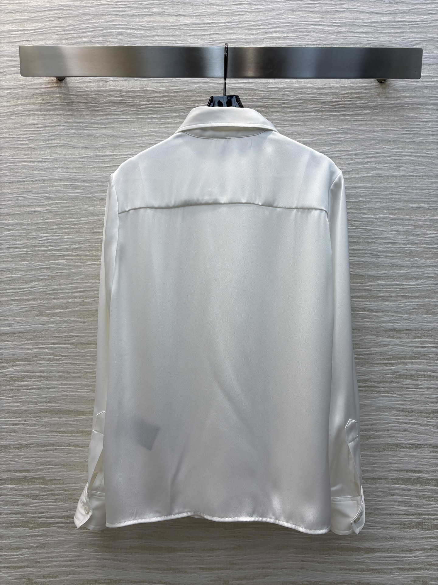 PD家 25春夏  可拆卸玫瑰花领带装饰设长袖衬衫 一整个优雅和高级气质 玫瑰花装饰领带特别好看  非常
