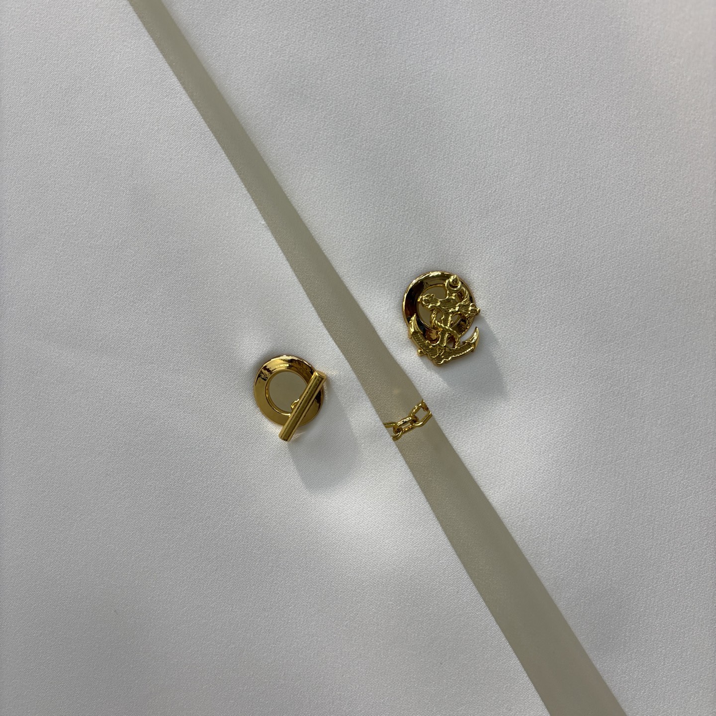 L家 25春夏 度假风航海系列 链条船锚金属扣装饰短袖连衣裙  高级优雅范 中间拼接设计 上身太有范了 